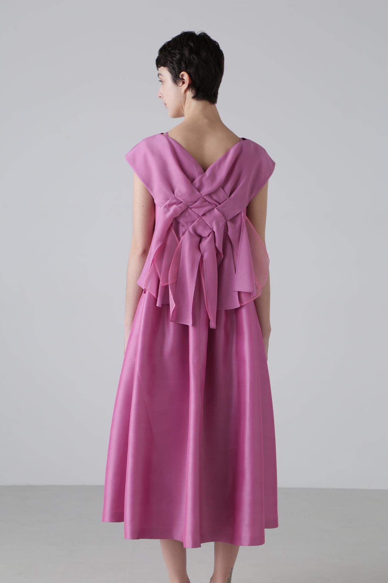 タグ付き新品未使用未試着 フリルワンピース チョコレート茶色 タグ付き新品未使用未試着 フリルワンピース チョコレート茶色