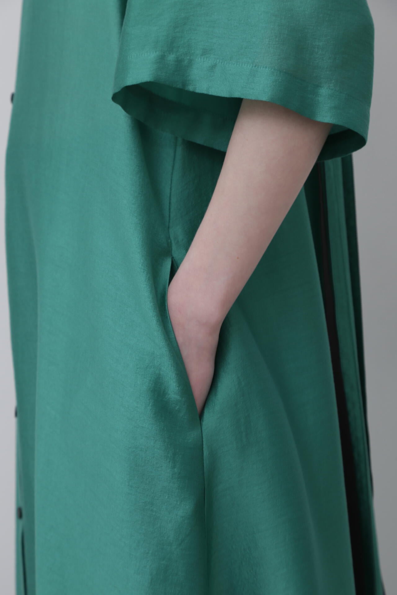 ADORE アドーア アシンメトリーツイードワンピース グリーン ADORE アドーア アシンメトリーツイードワンピース グリーン