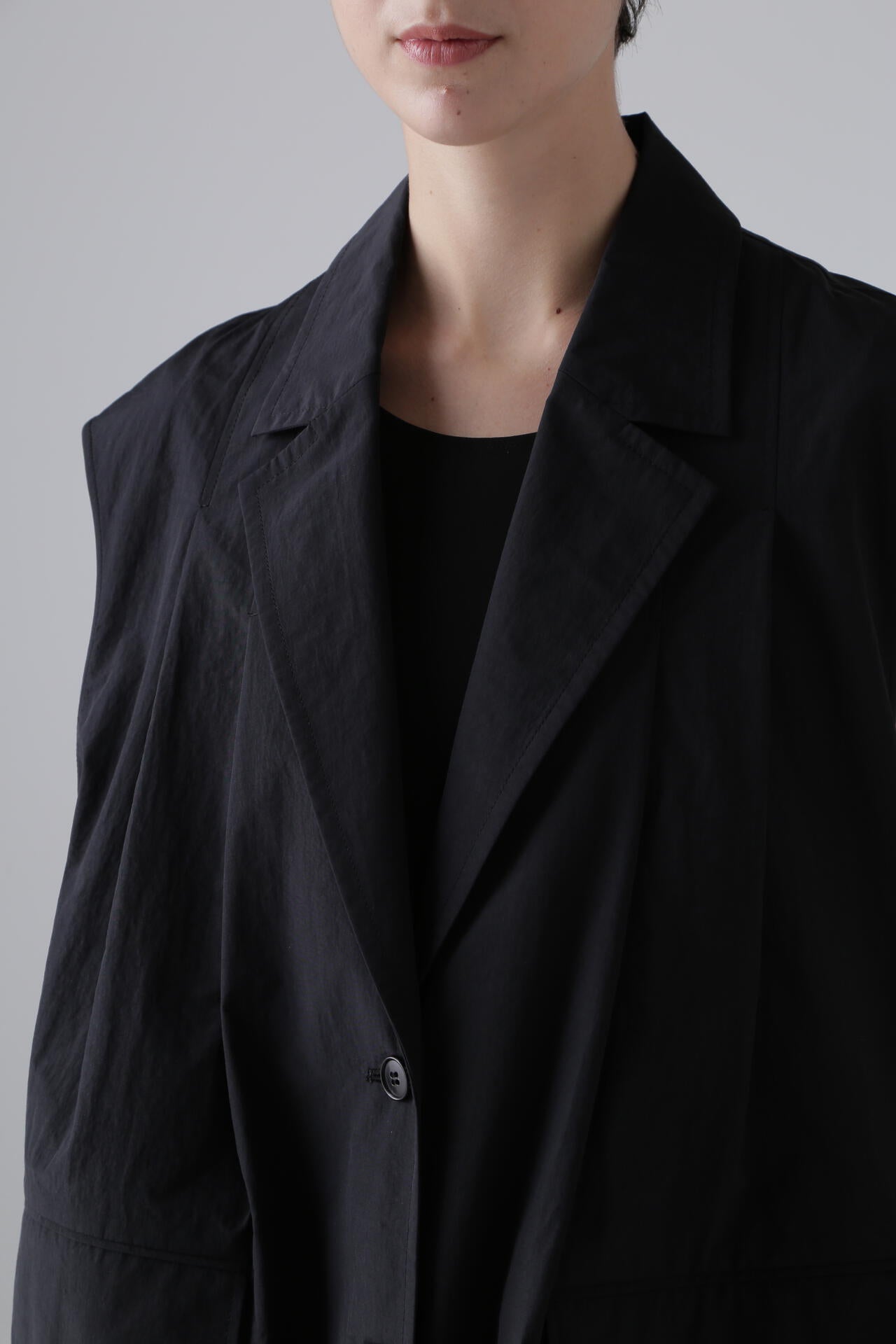 ADORE アドーア　シャンブレーツイルコート　3way ポンチョ　ジレ エアリープレーンクロスジレ | ADORE（アドーア） ｜【公式