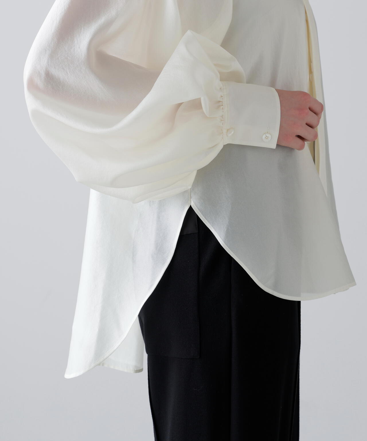 シルキーオーガンブラウス | ADORE（アドーア） ｜【公式】通販mix