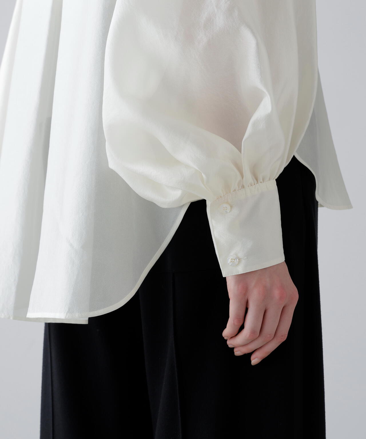 シルキーオーガンブラウス | ADORE（アドーア） ｜【公式】通販mix