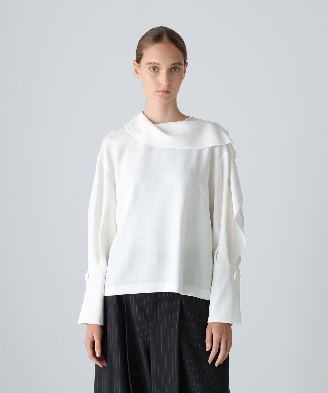 バックサテンジョーゼットブラウス | ADORE（アドーア） ｜【公式