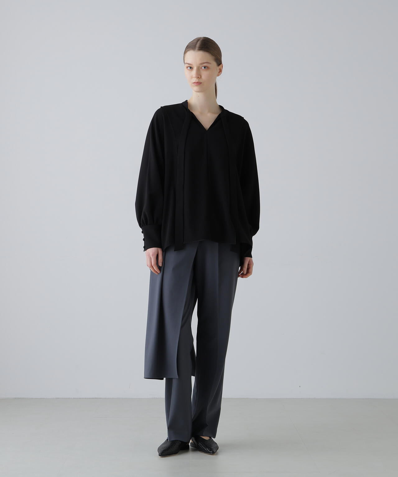 バックサテンジョーゼットブラウス | ADORE（アドーア） ｜【公式