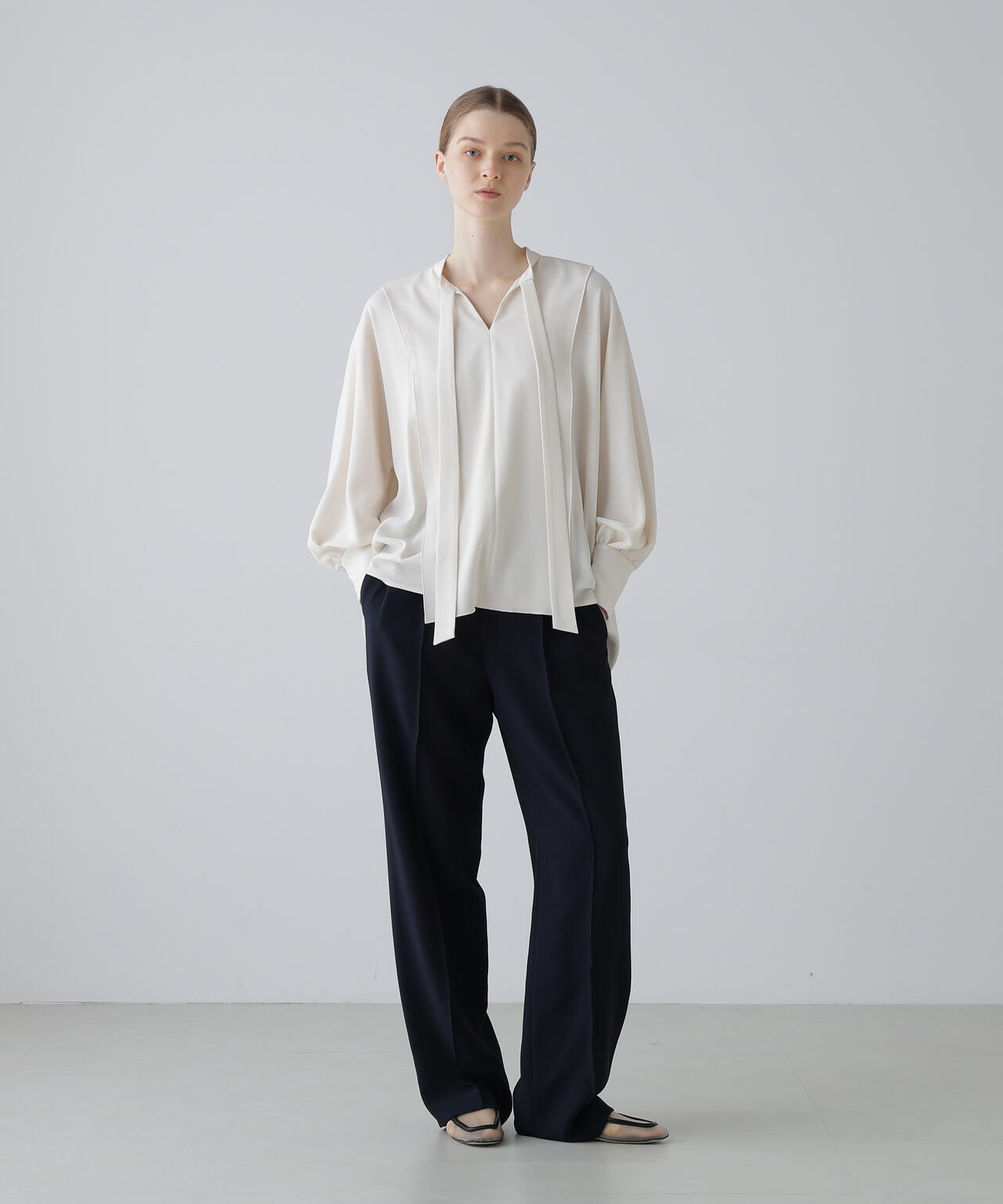 バックサテンジョーゼットブラウス | ADORE（アドーア） ｜【公式