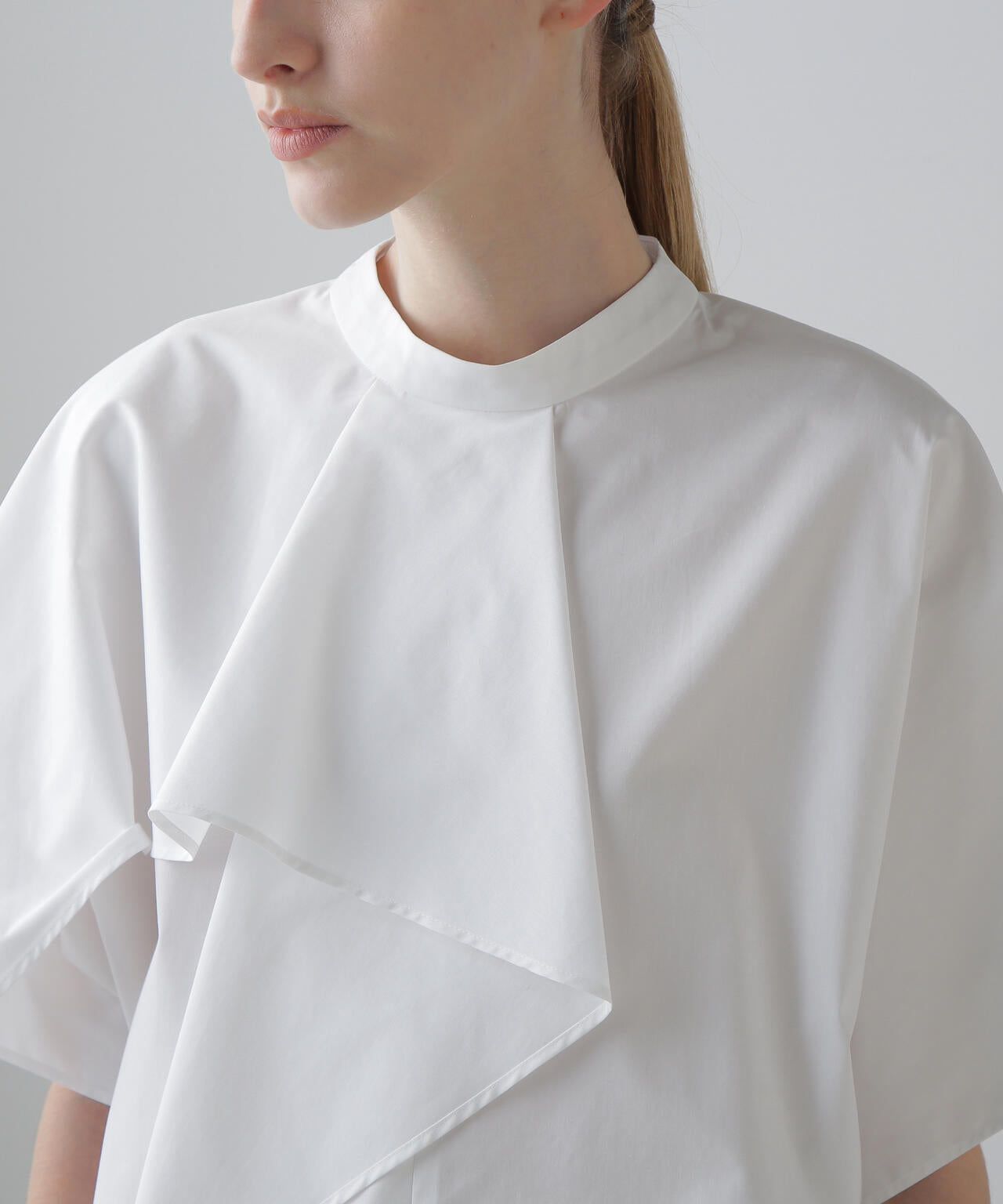 ADORE　アドーア プレミアムコットンバックボタンカットソー 38 クリスピーコットンブラウス | ADORE（アドーア） ｜【公式