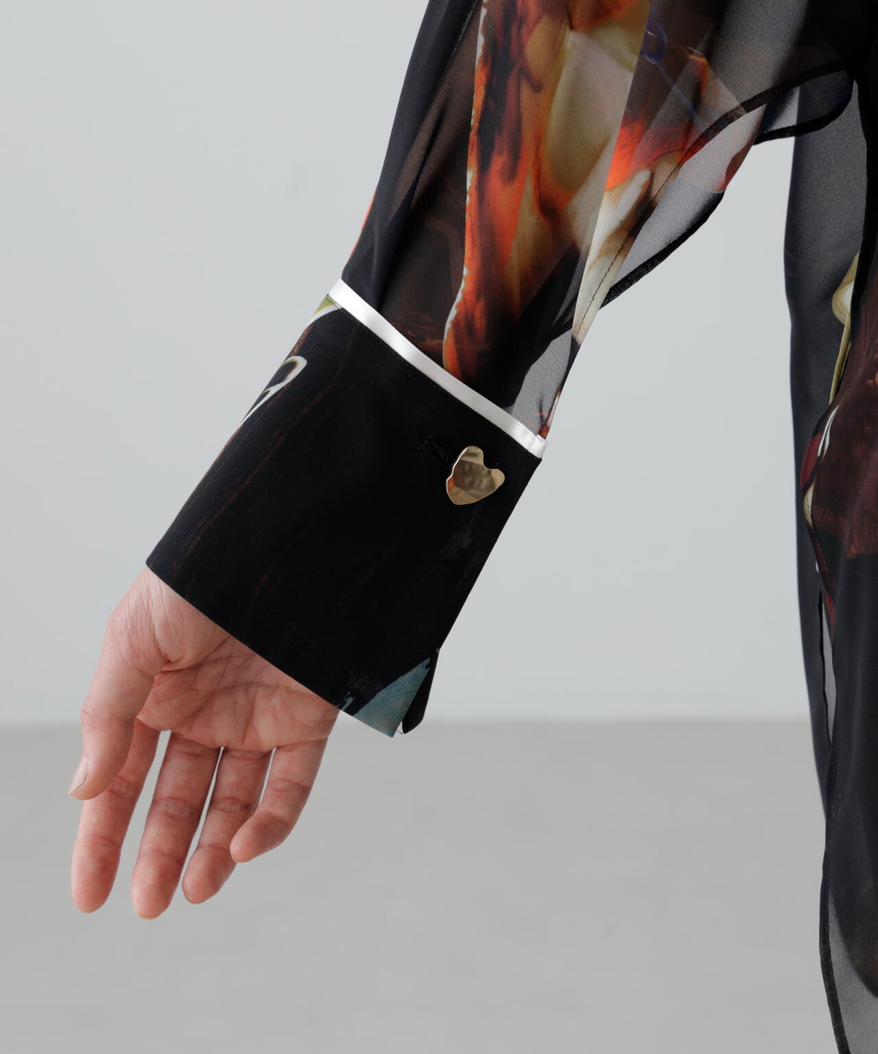 ADORE アドーア メルティングプリントブラウス メルティングプリントブラウス | ADORE（アドーア） ｜【公式】通販mix