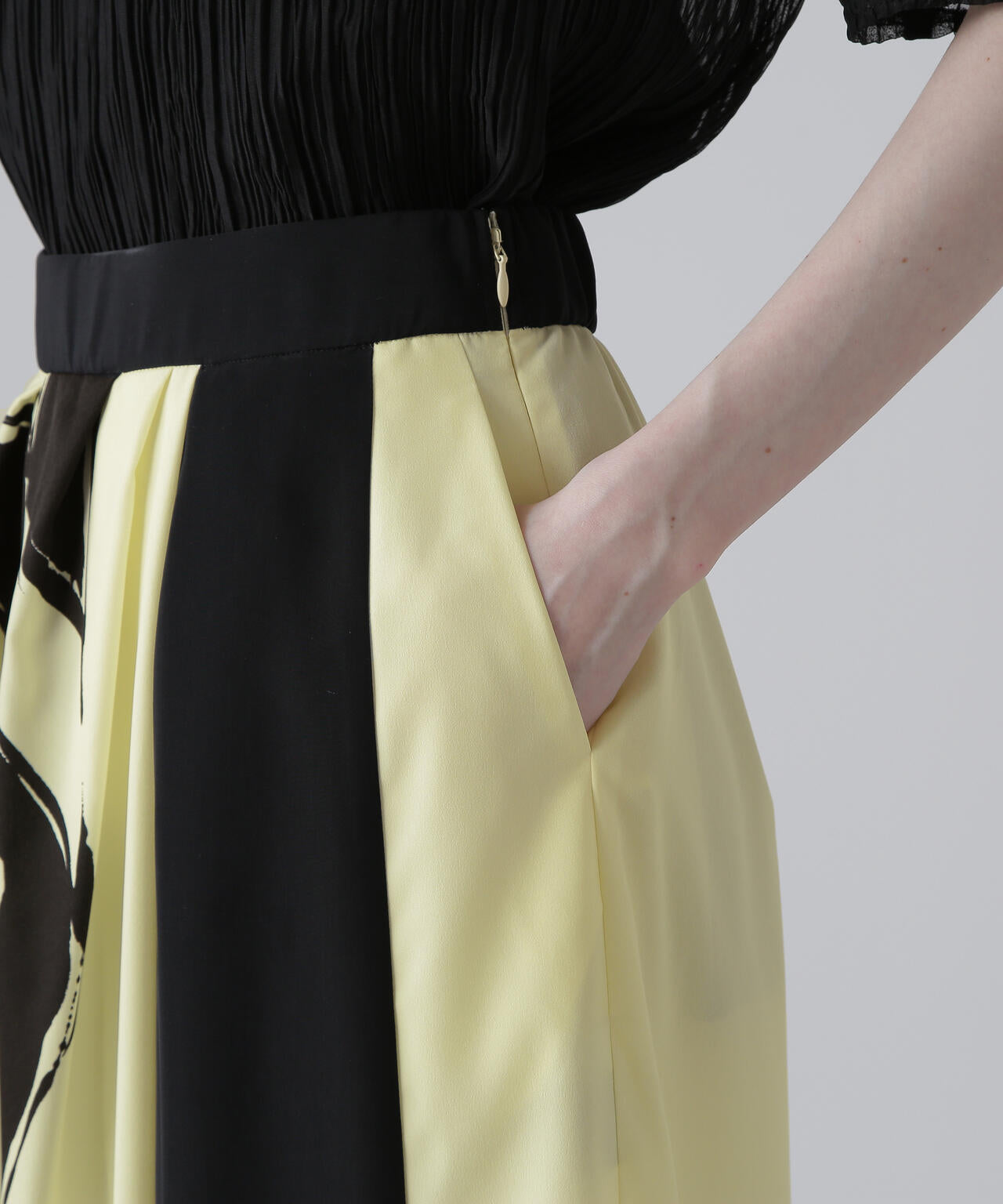 カラーオーバーレイプリントスカート | ADORE（アドーア