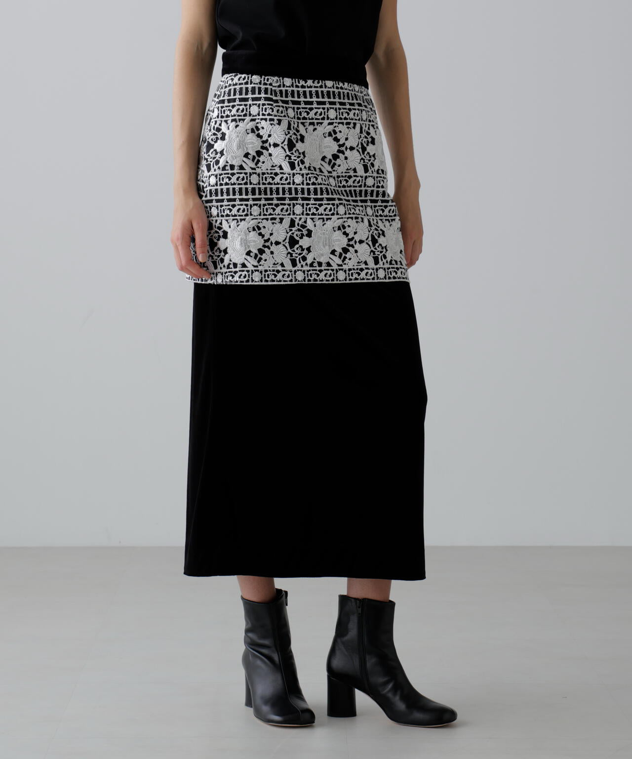 20周年記念＞リュクスオーナメントレーススカート | ADORE（アドーア