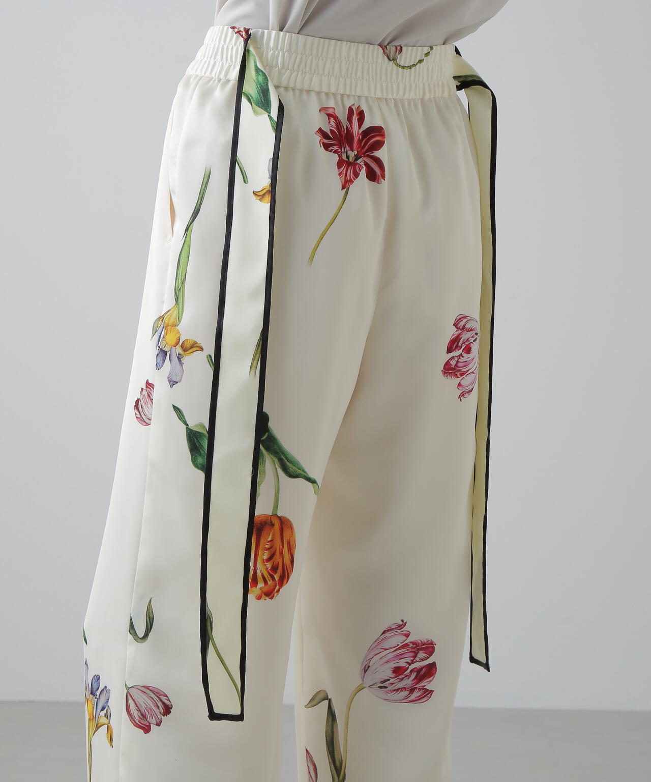 ピクトリカルブックプリントパンツ