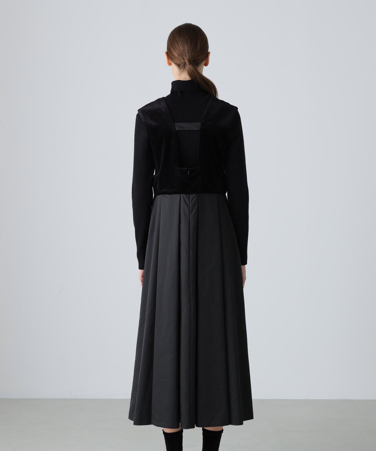 【美品】ADORE　アドーア　コンパクト2WAY　ワンピース　ブラック 新品タグ付き】ADORE コンパクト 2WAY ワンピース 黒 定価5.8万