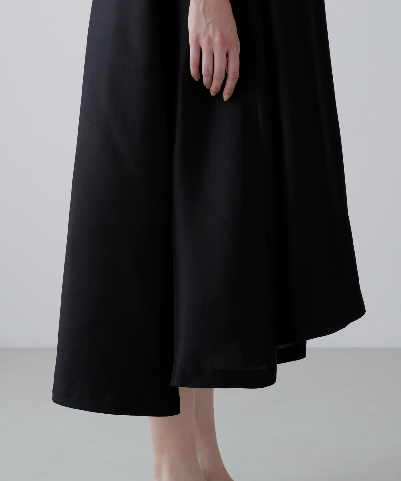 ADORE ブラックノースリーブドレス BLACK LABEL＞シルクダブルクロスノースリーブワンピース