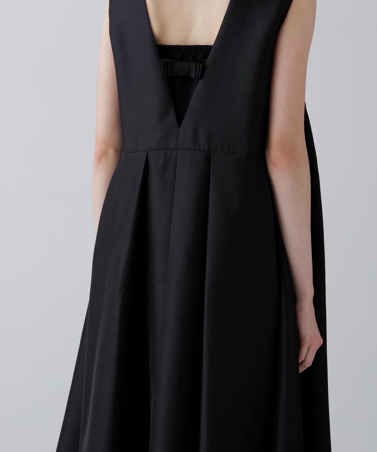 ＜BLACK LABEL＞シルクダブルクロスノースリーブワンピース