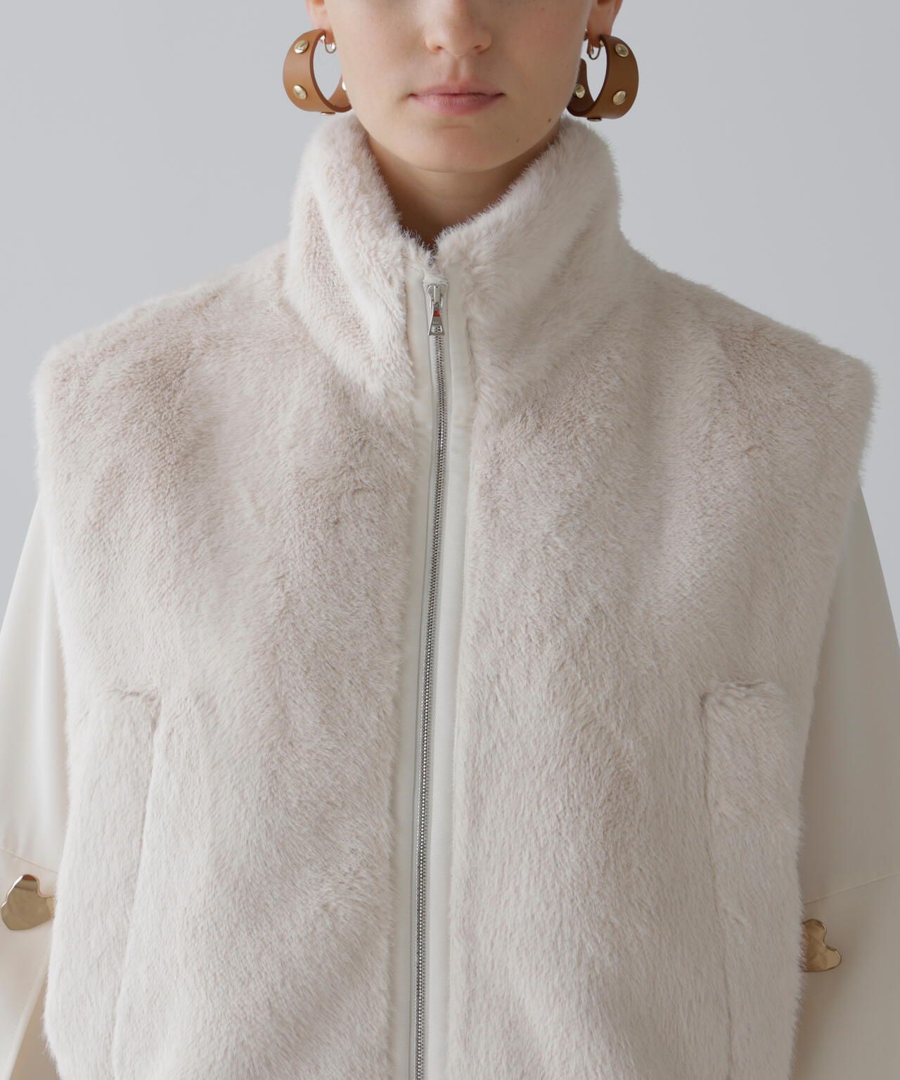 フェイクファーベスト