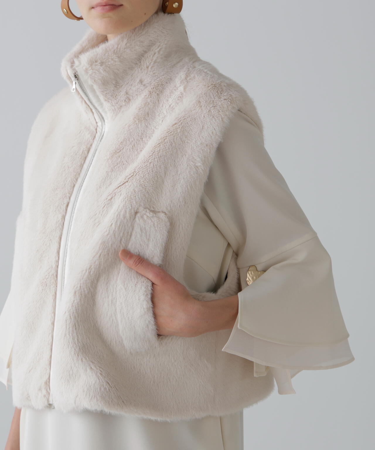 フェイクファーベスト