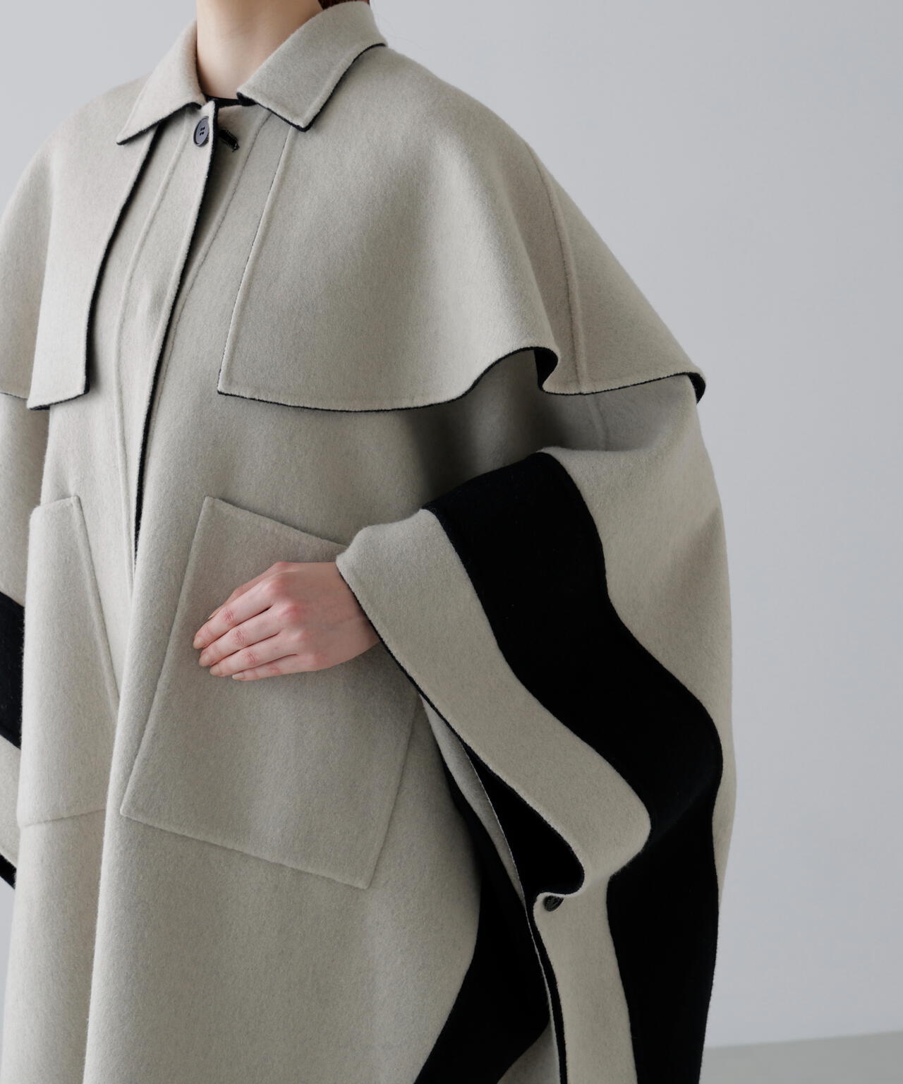 Ca混2TONEリバーケープコート | ADORE（アドーア） ｜【公式