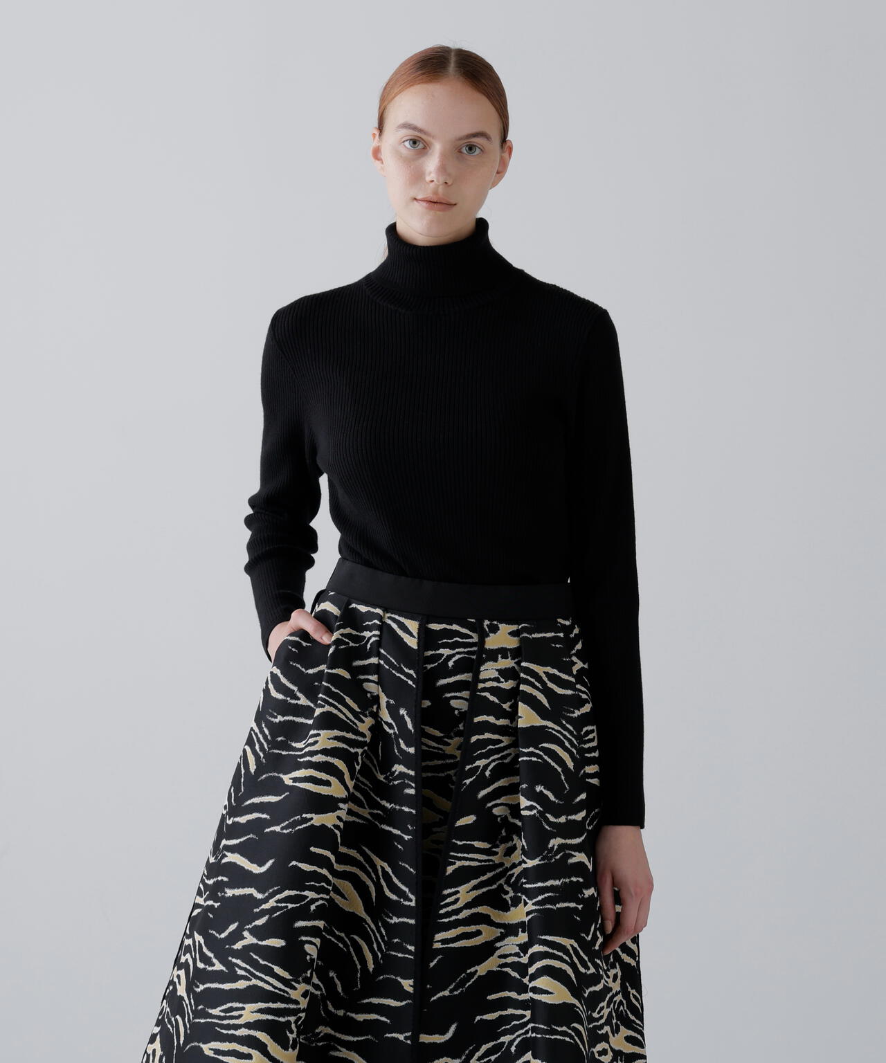 ベーシックタートルニット