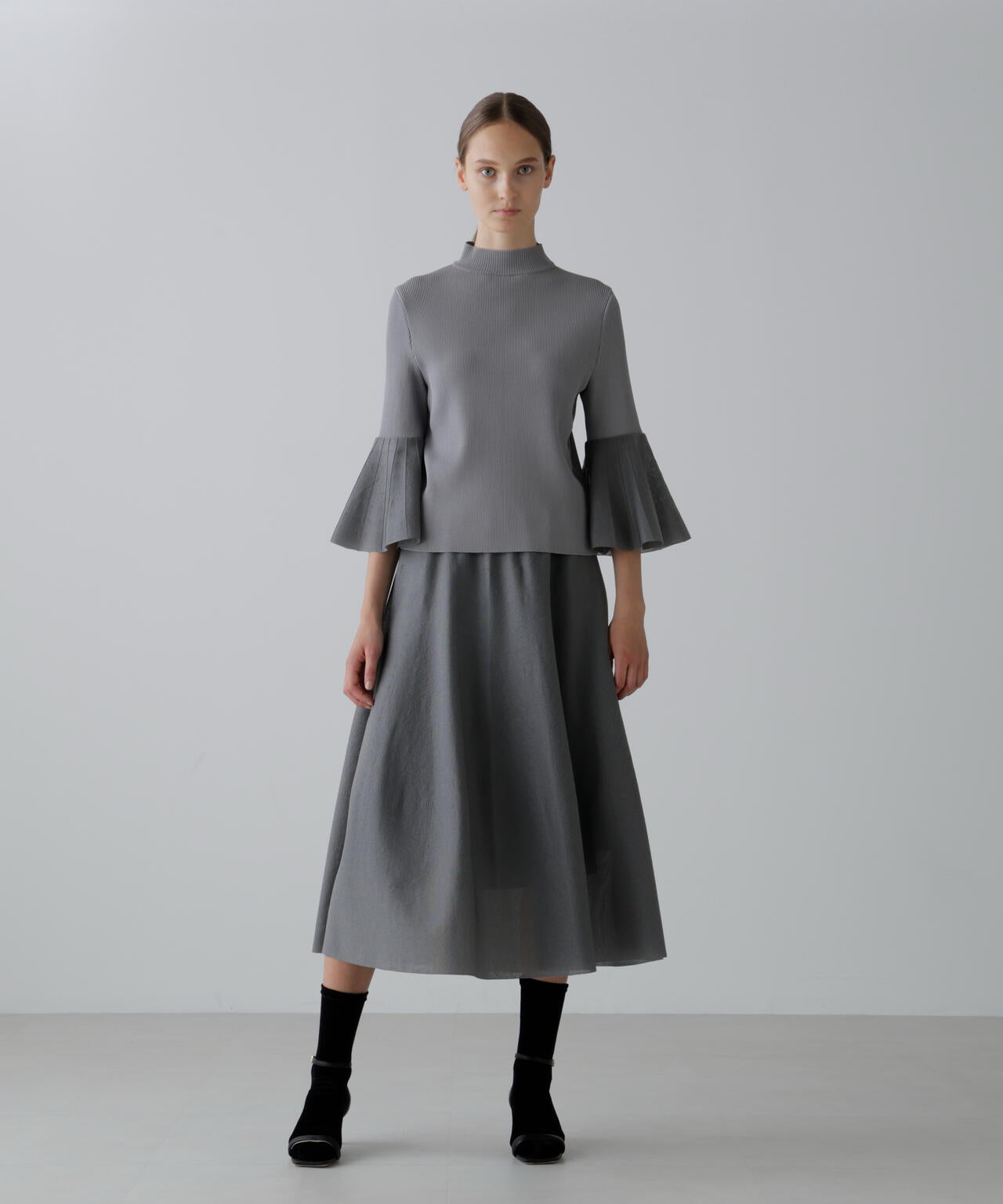 アトリエgg1ハーフ シアーフォルムドニットプルオーバー | ADORE（アドーア