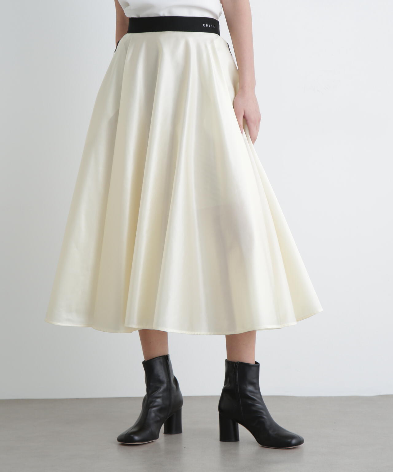 ＜UNiPH＞ブライトナイロンスカート