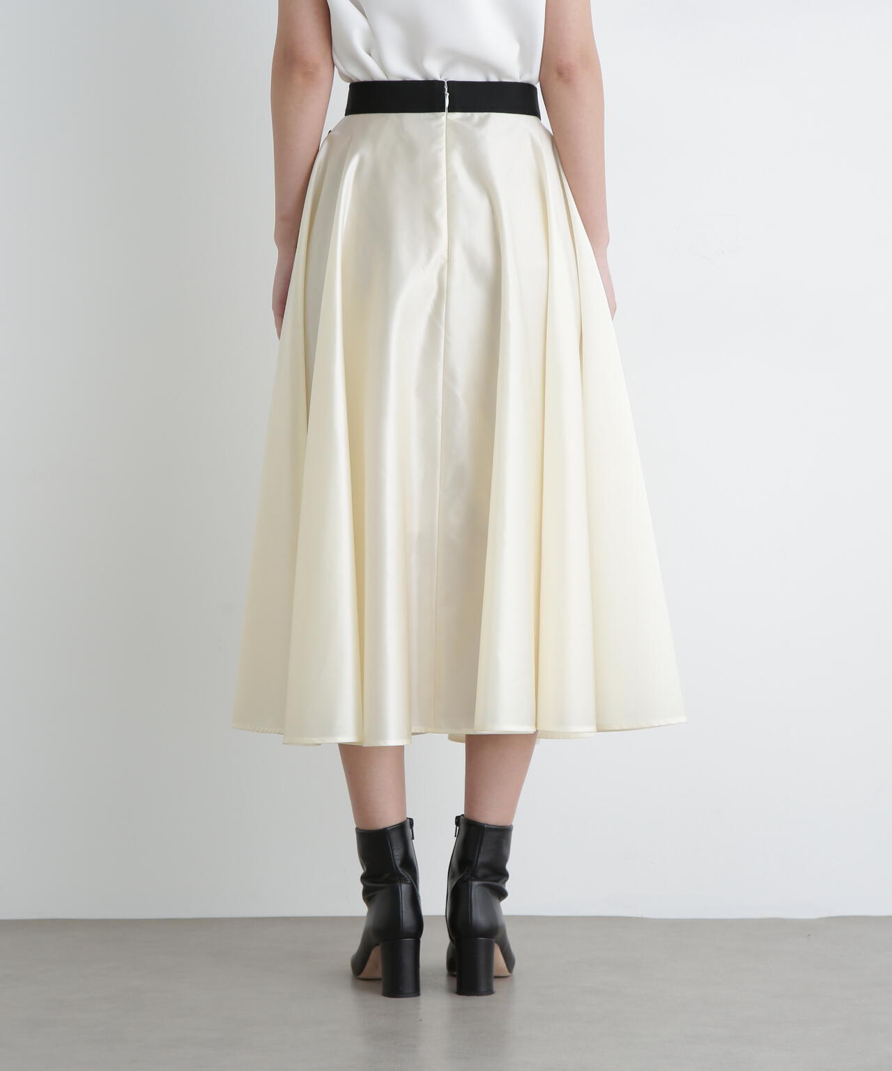 ＜UNiPH＞ブライトナイロンスカート