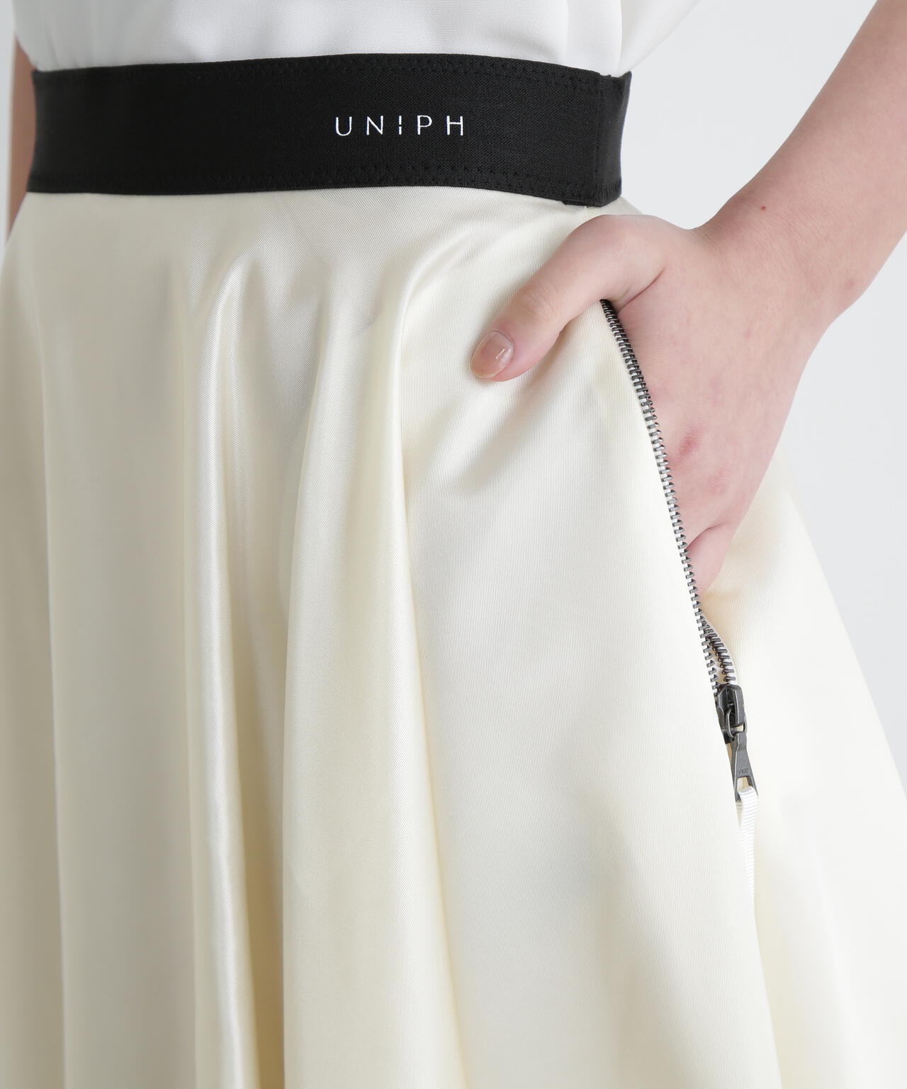 ＜UNiPH＞ブライトナイロンスカート