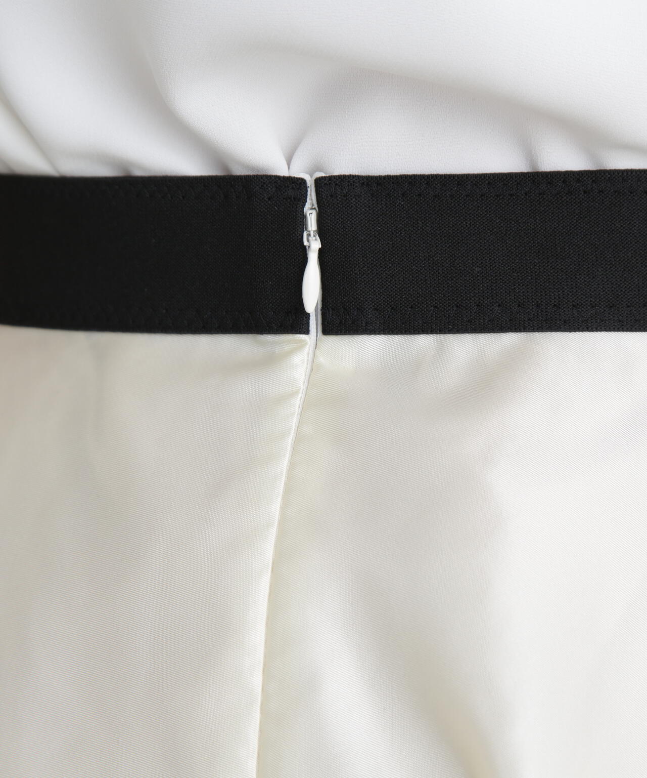 ＜UNiPH＞ブライトナイロンスカート