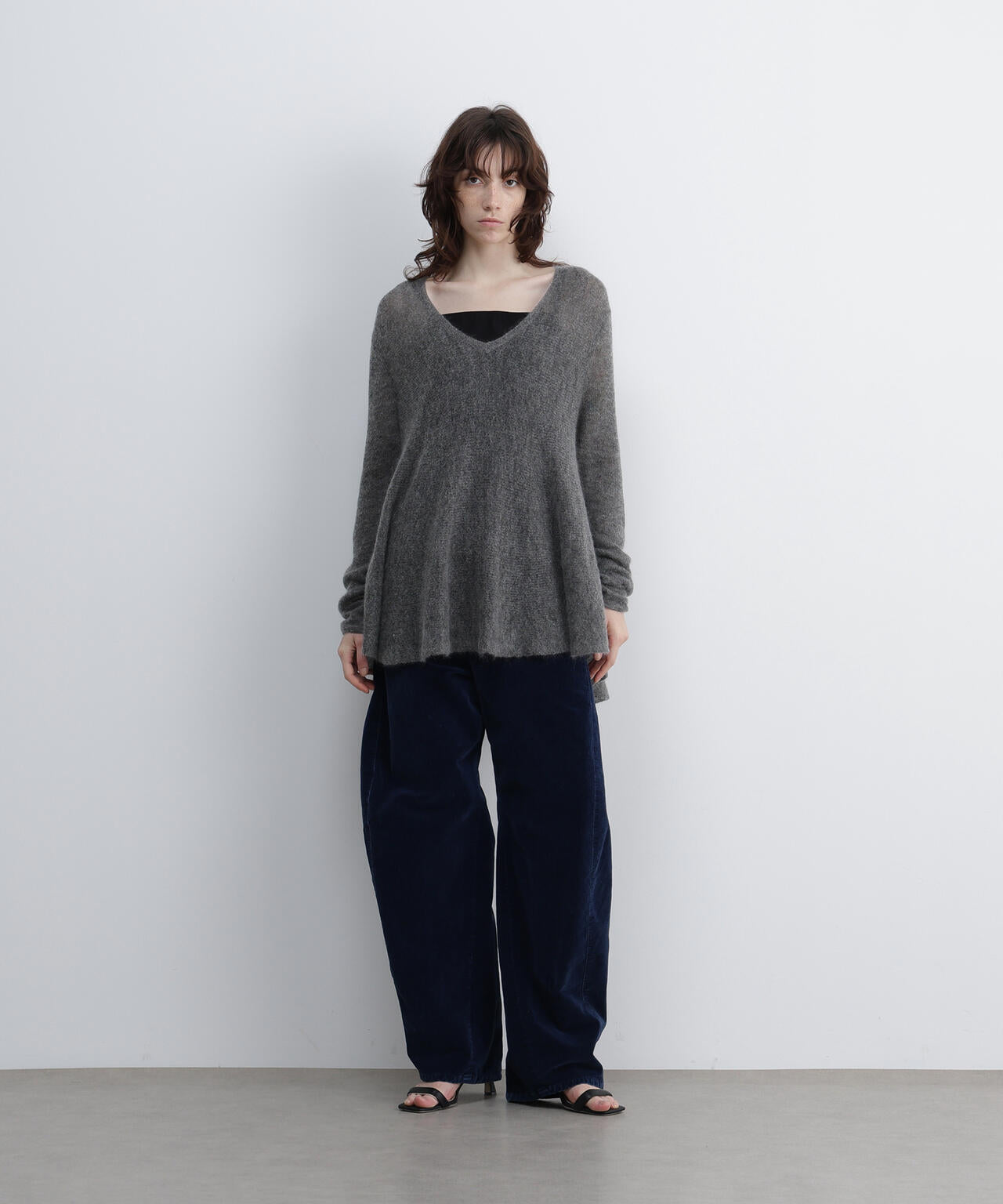 美品⭐️ADORE アドーア　深Vネックカフタンプルオーバー　黒 ADORE（アドーア）｜【公式】通販mix.tokyo（ミックスドット