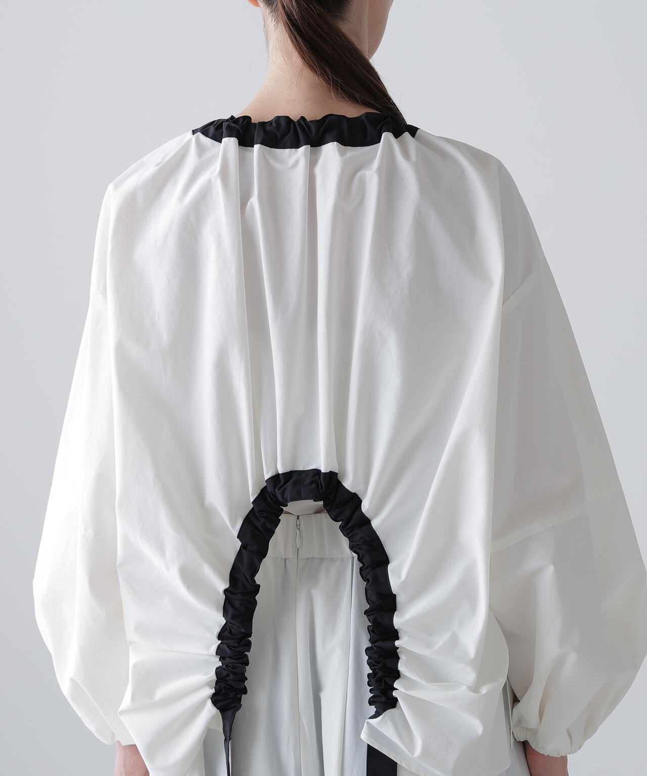 ナイロンダンプブラウス