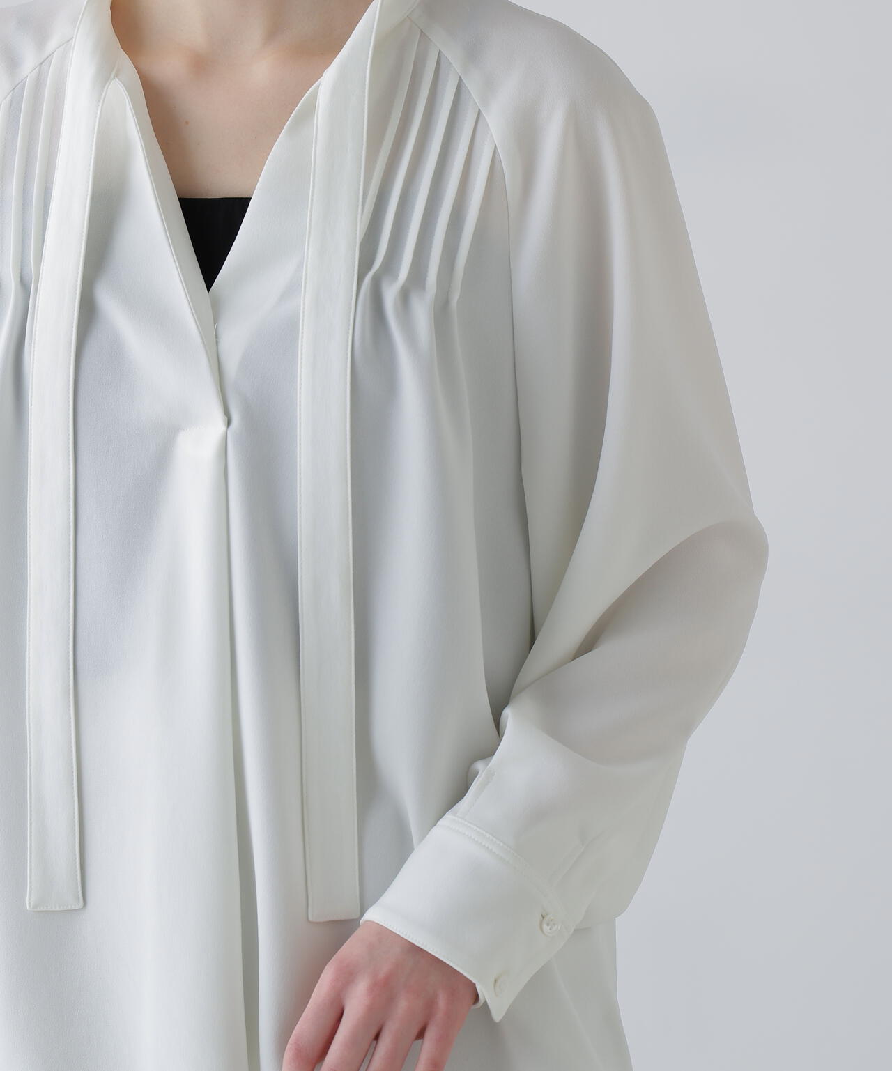 バックサテンジョーゼットブラウス | ADORE（アドーア） ｜【公式