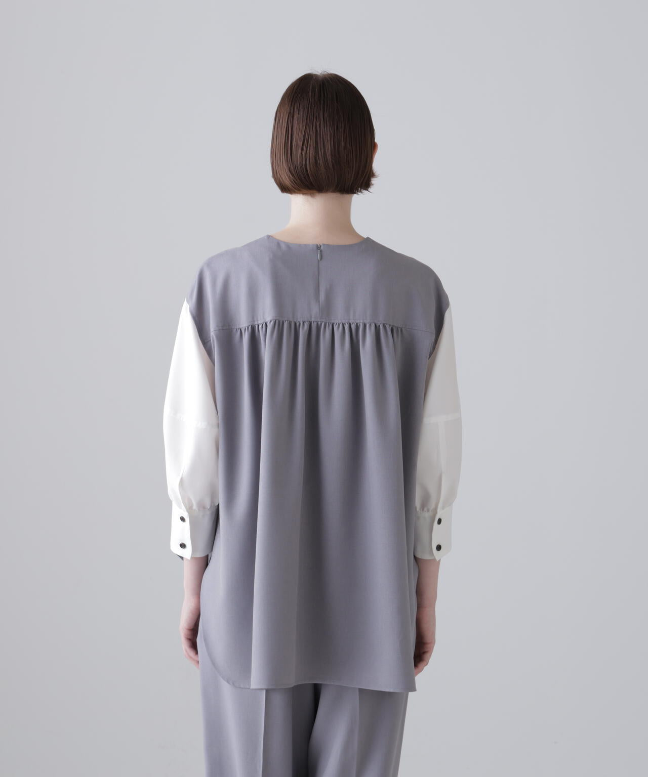 ファンクショナルプレーンクロスブラウス | ADORE（アドーア