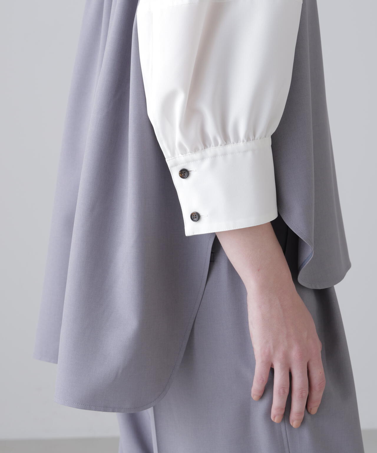 ファンクショナルプレーンクロスブラウス | ADORE（アドーア