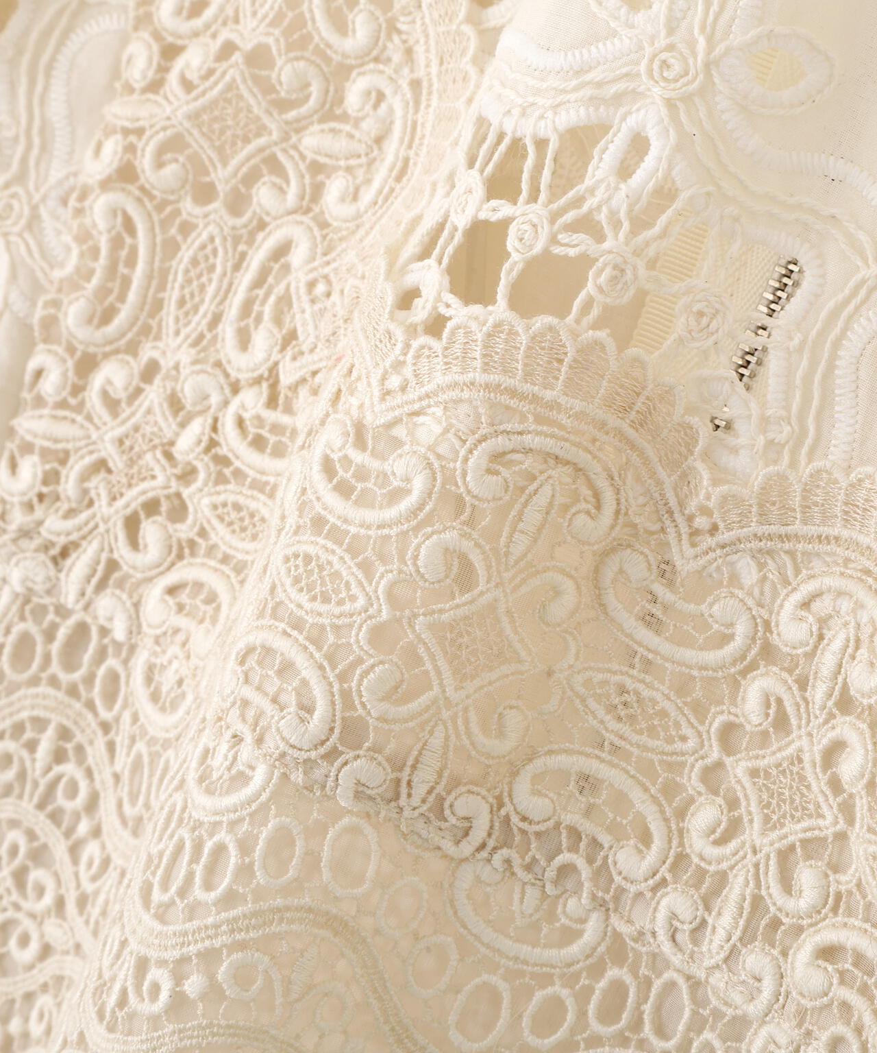 ラティスエンブロイダリーブラウス