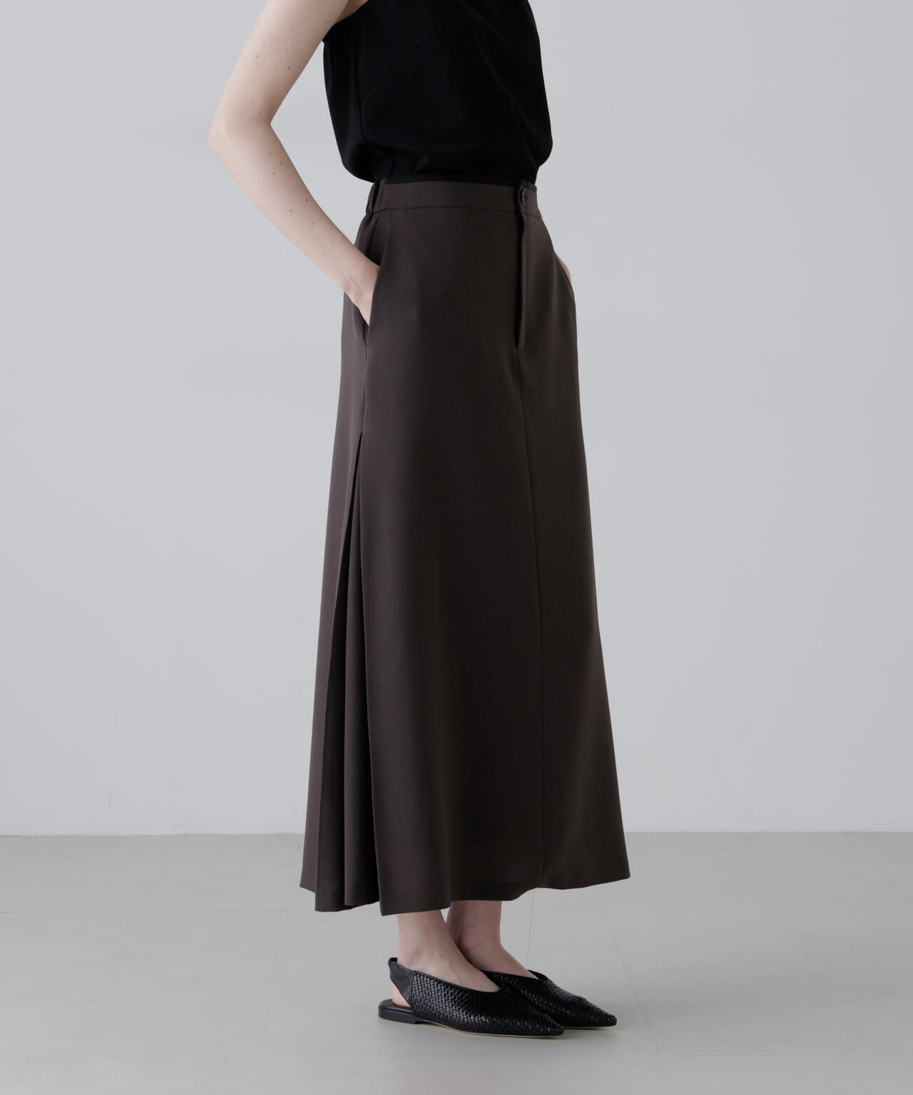 美品 アドーア 定価3.19万円 とろみロングスカート Iライン 裏地あり 38 ドライタッチトロスカート | ADORE（アドーア） ｜【公式】通販mix