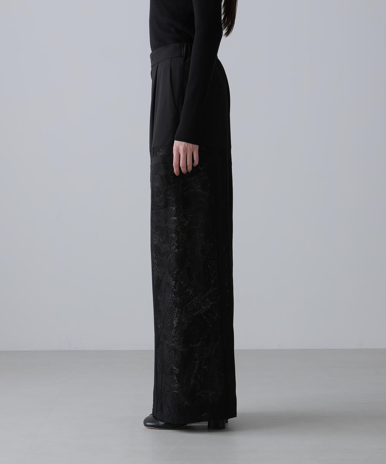 アボンリーページ コードエンブロイダリーパンツ | ADORE（アドーア） ｜【公式】通販mix