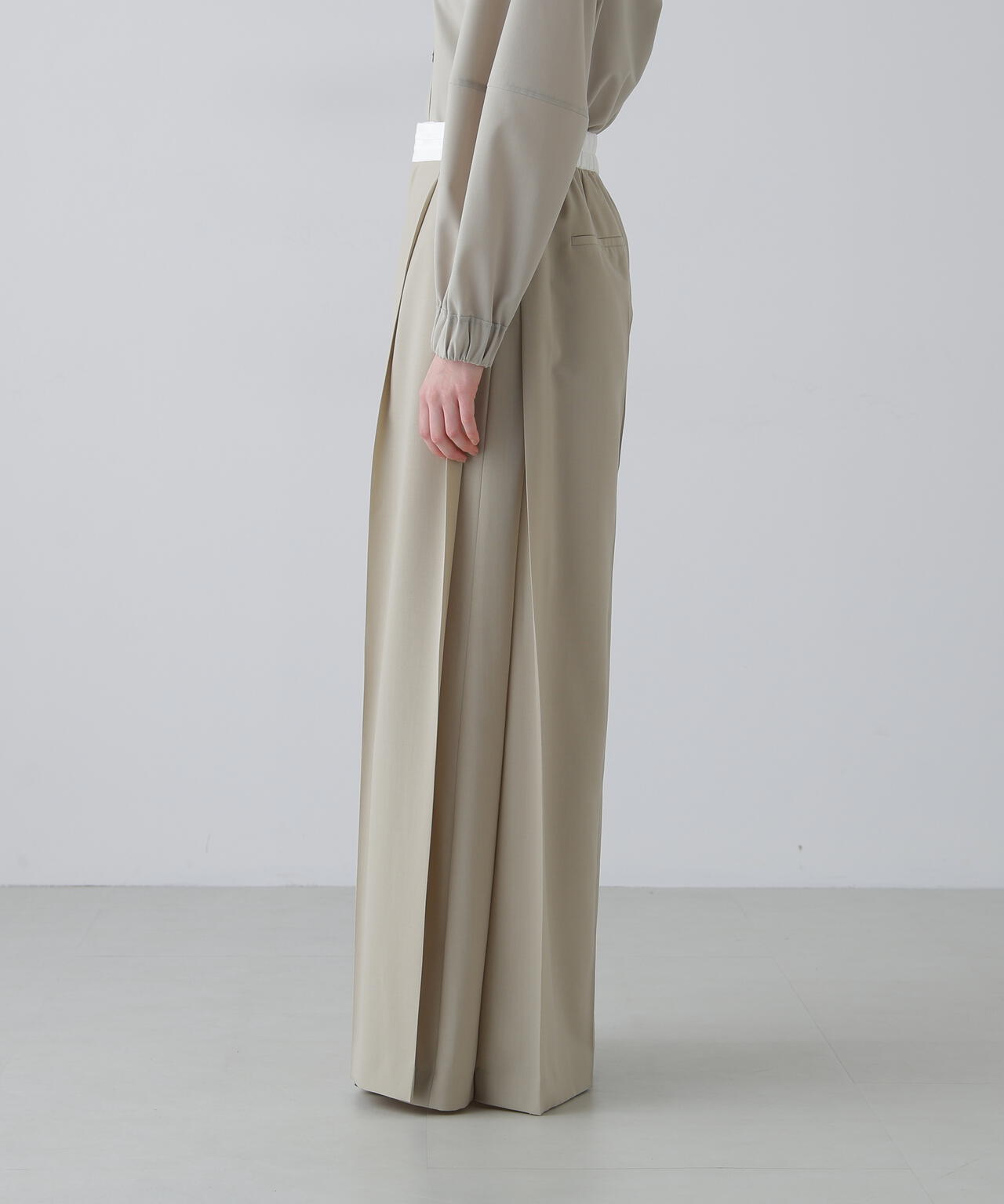 ADORE アドーア　今季　新作　美品　ベージュ ADORE(アドーア)｜コンパクト麻ジャケット/ベージュ の通販｜ELLESHOP