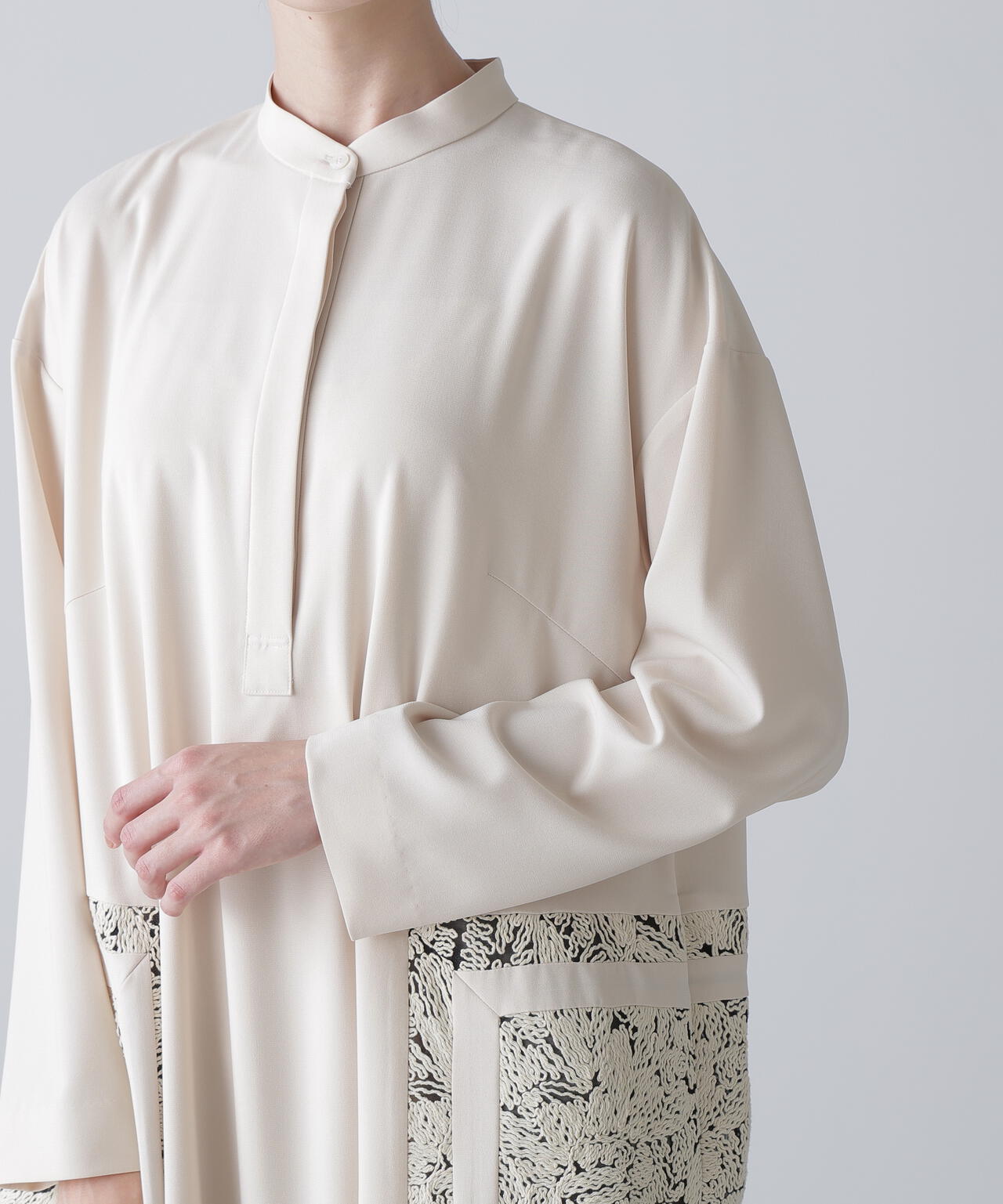 コードエンブロイダリーワンピース