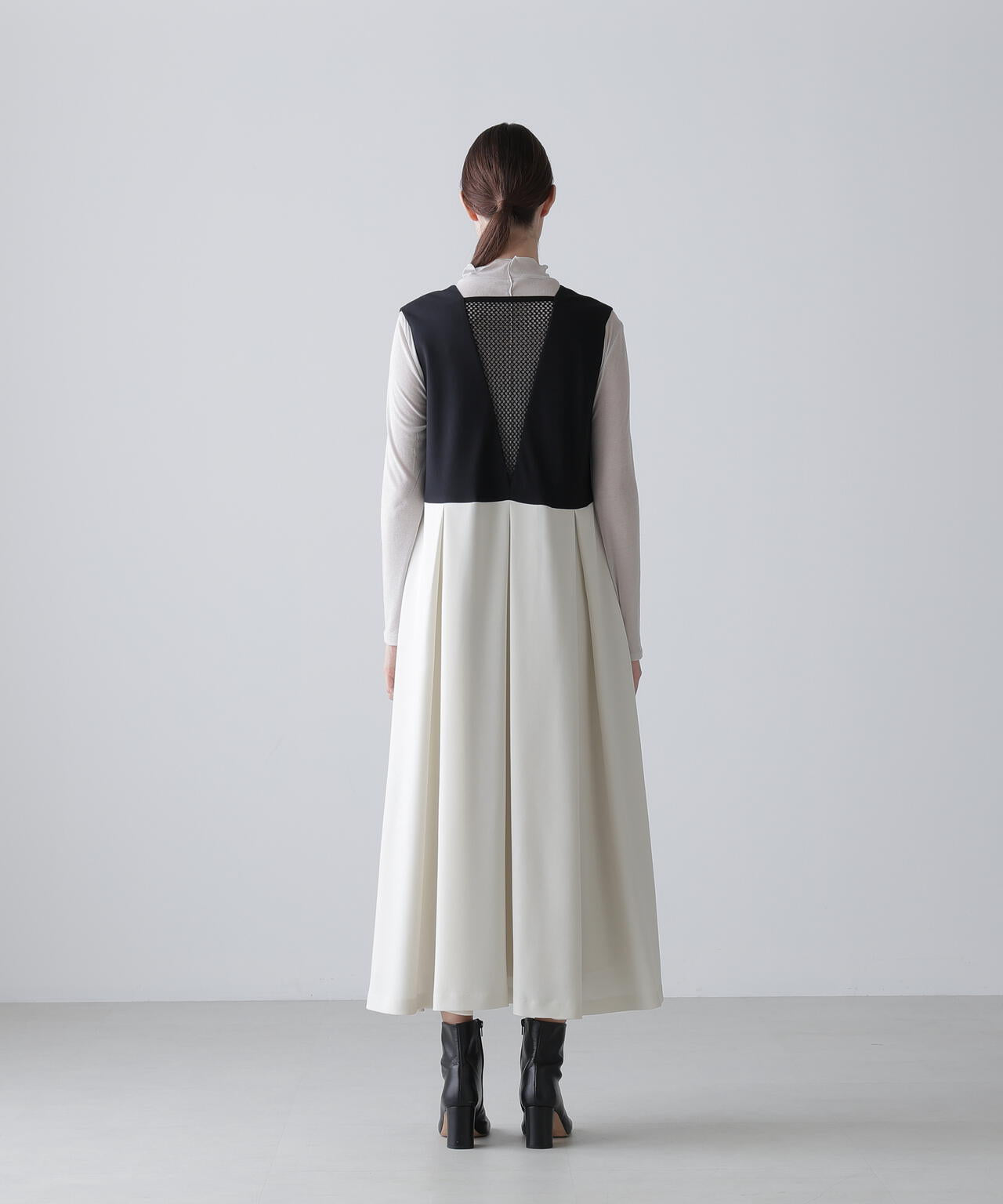 ADORE　アドーア　トリプルツイストブラウス ベージュ　アシメ　ケープ　美品 ADORE アドーア トリプルツイストブラウス ベージュ アシメ ケープ 美品