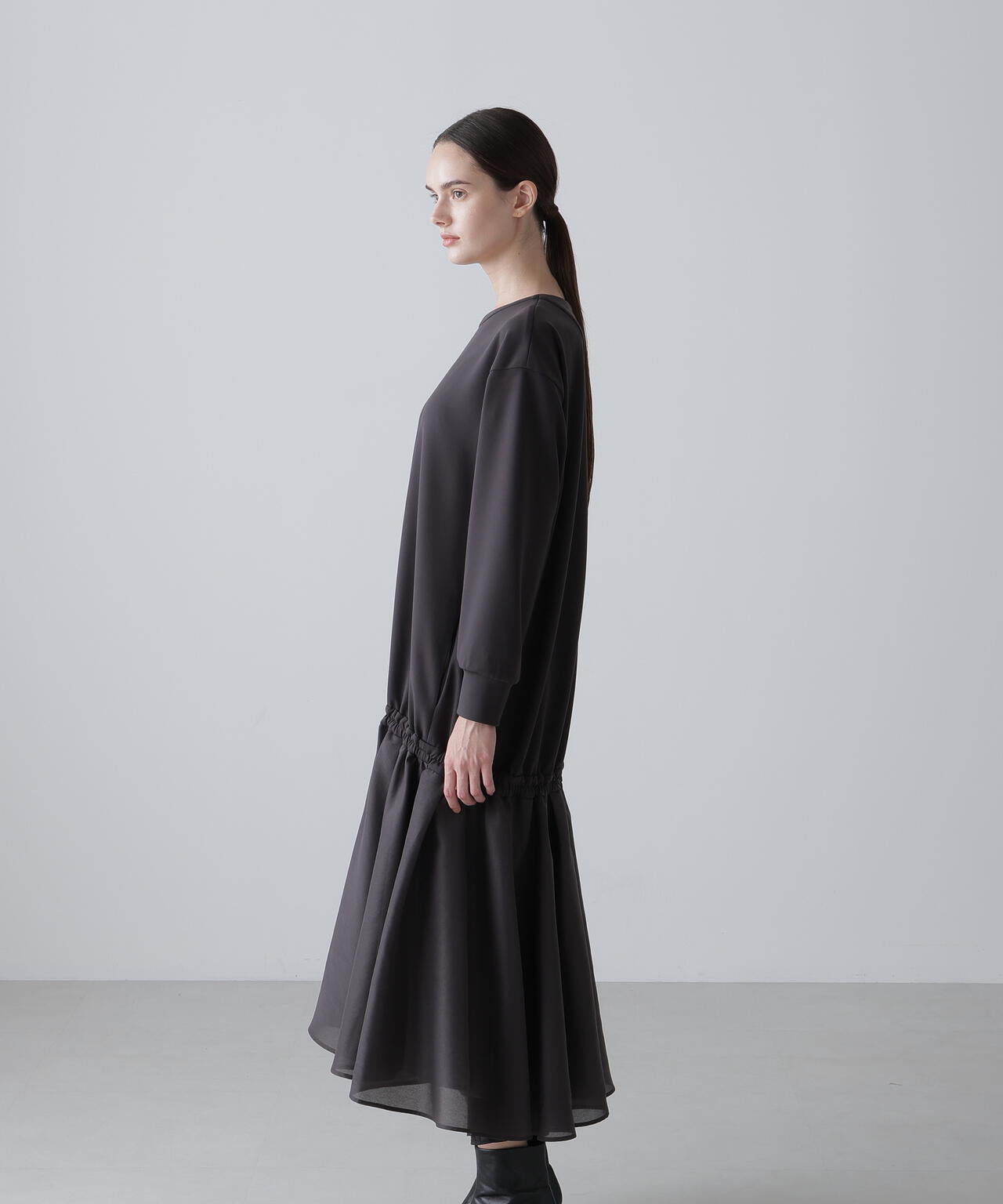 アドーア ADORE パール付きミドルスムースワンピース アドーア ADORE ミドルスムース ワンピース パールブローチ 36