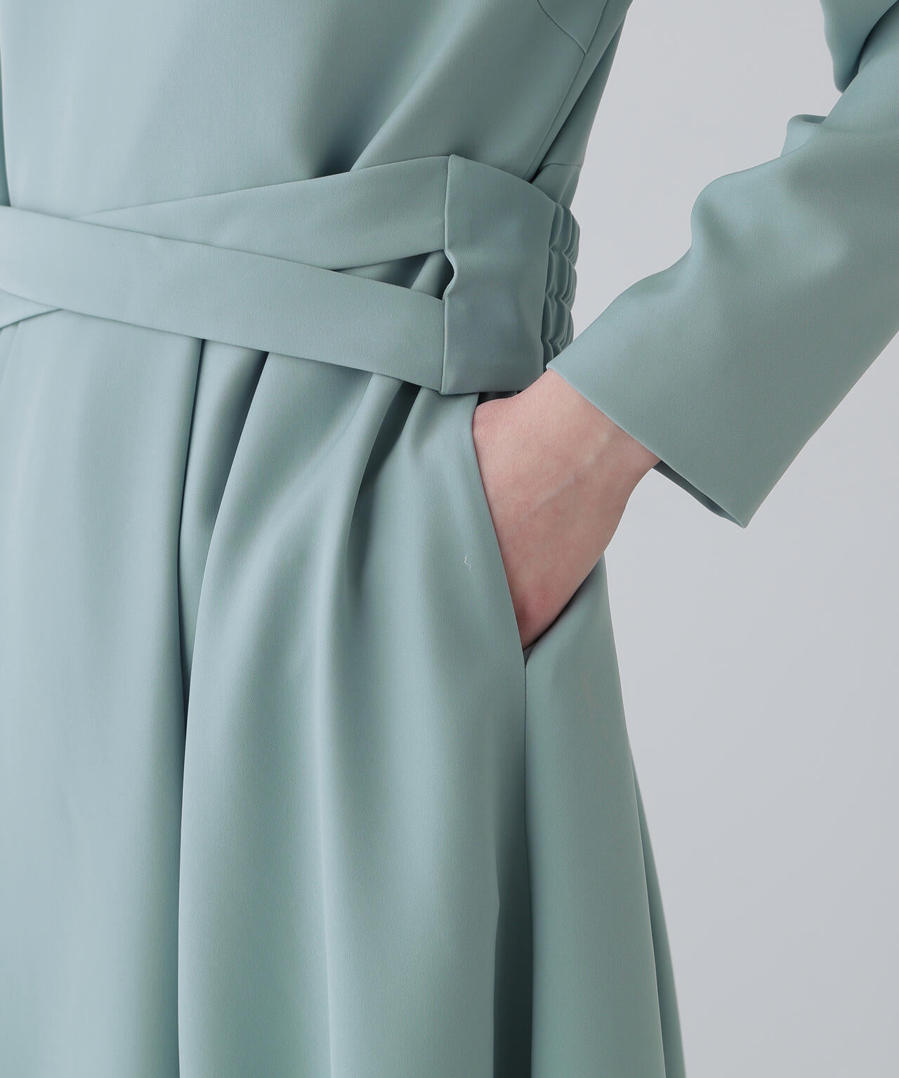 パウダリーダブルサテンワンピース