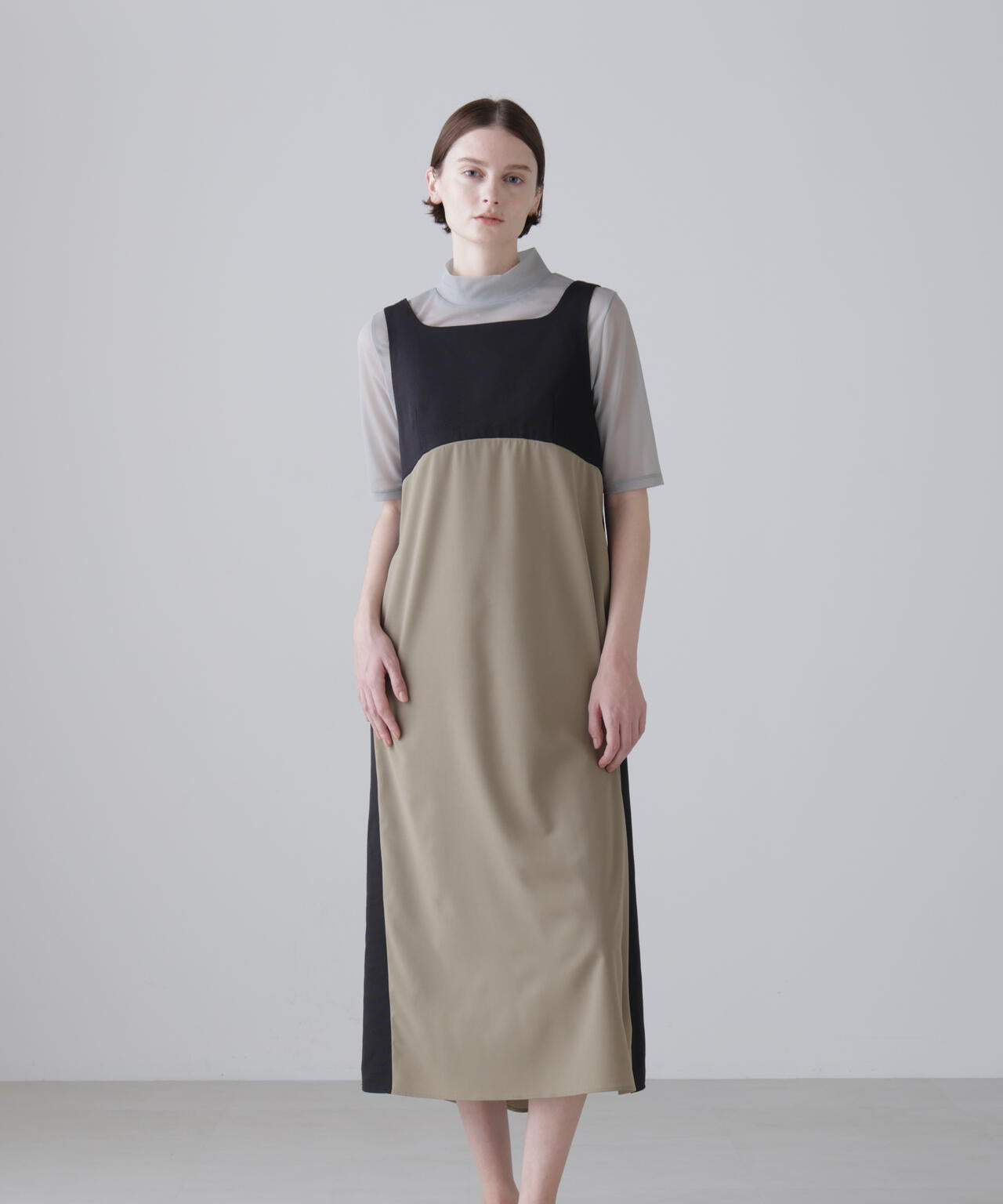 デュアルクロスワンピース