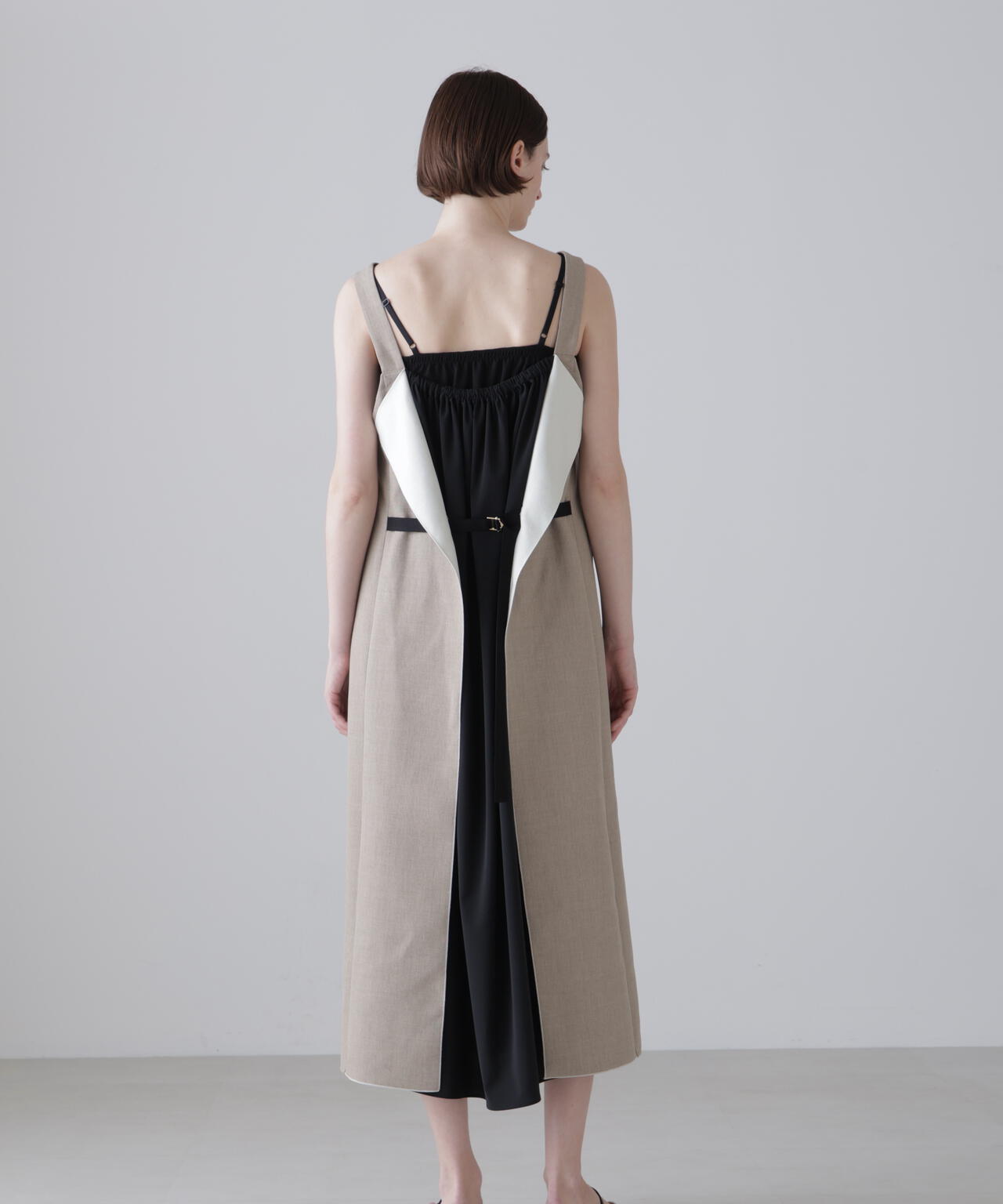 デュアルクロスワンピース