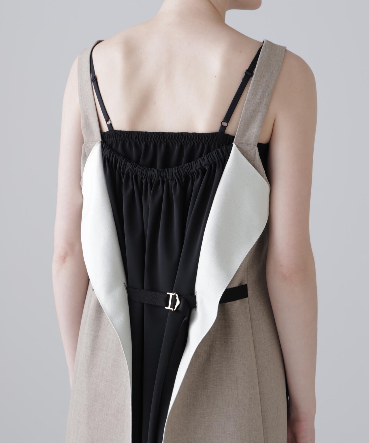 デュアルクロスワンピース