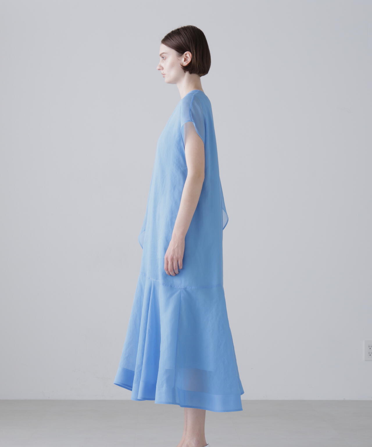 ADORE アドーア　ロングワンピース 38 ブルー　ケープ付　ウォッシャブル ソフトオーガンジーワンピース | ADORE（アドーア） ｜【公式】通販mix