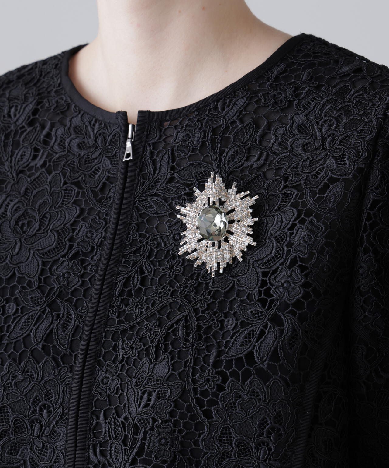 デコラティブブローチ