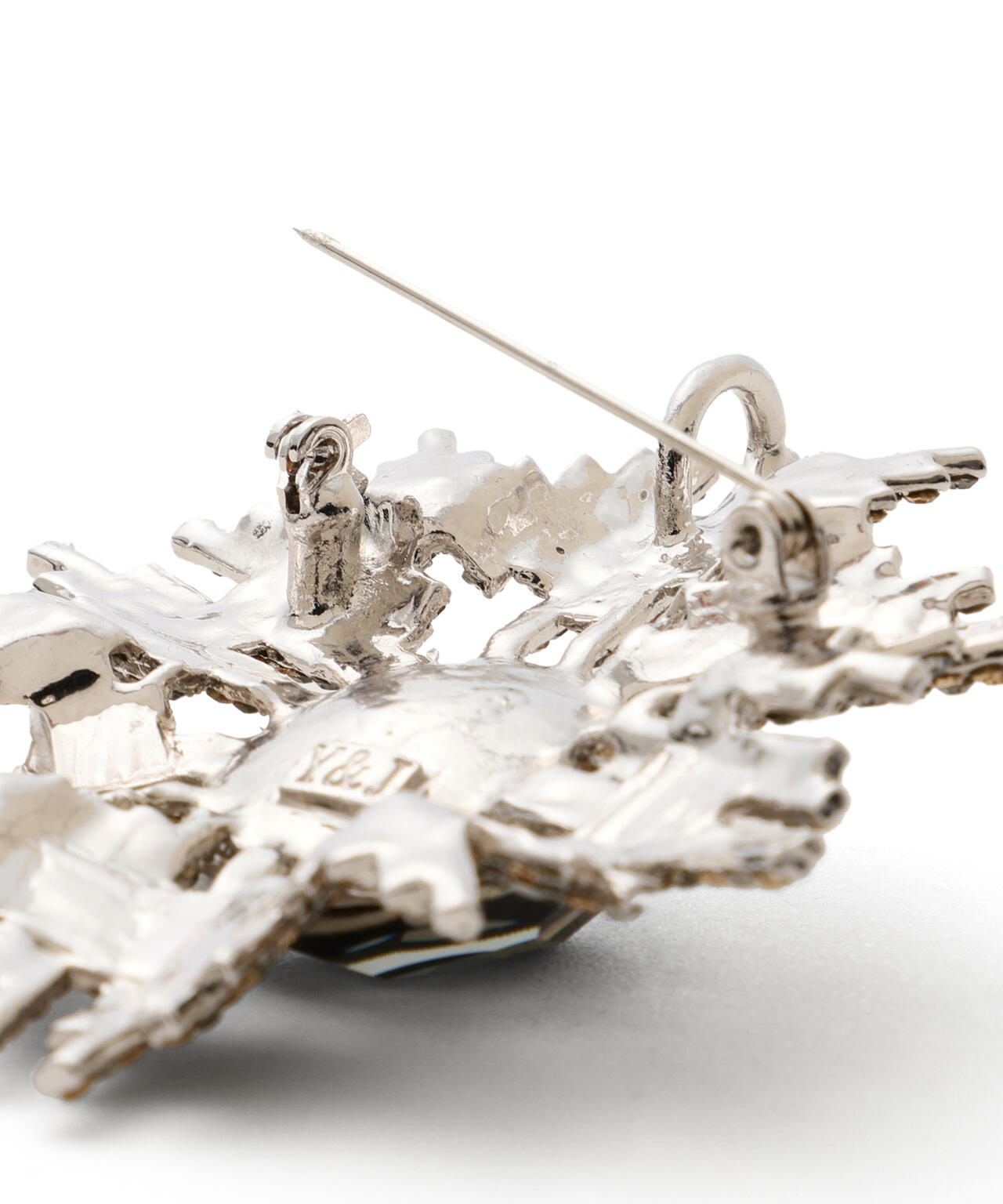 デコラティブブローチ