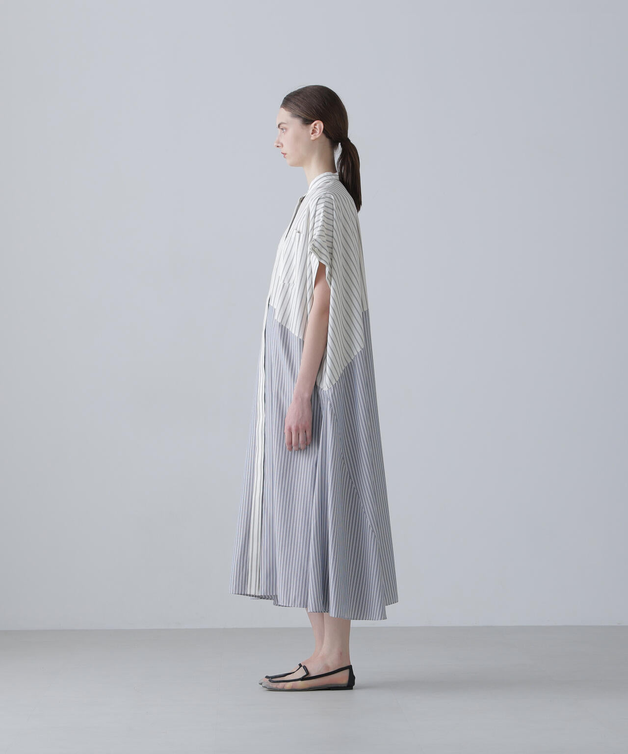 美品✨アドーア ワンピース バック ティアード ストライプ Aライン 近年 コンパクトストライプワンピース | ADORE（アドーア） ｜【公式】通販