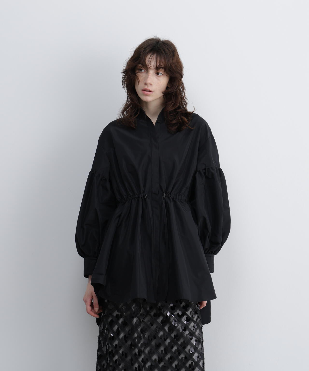 ＜UNiPH＞スパークルタフタブラウス