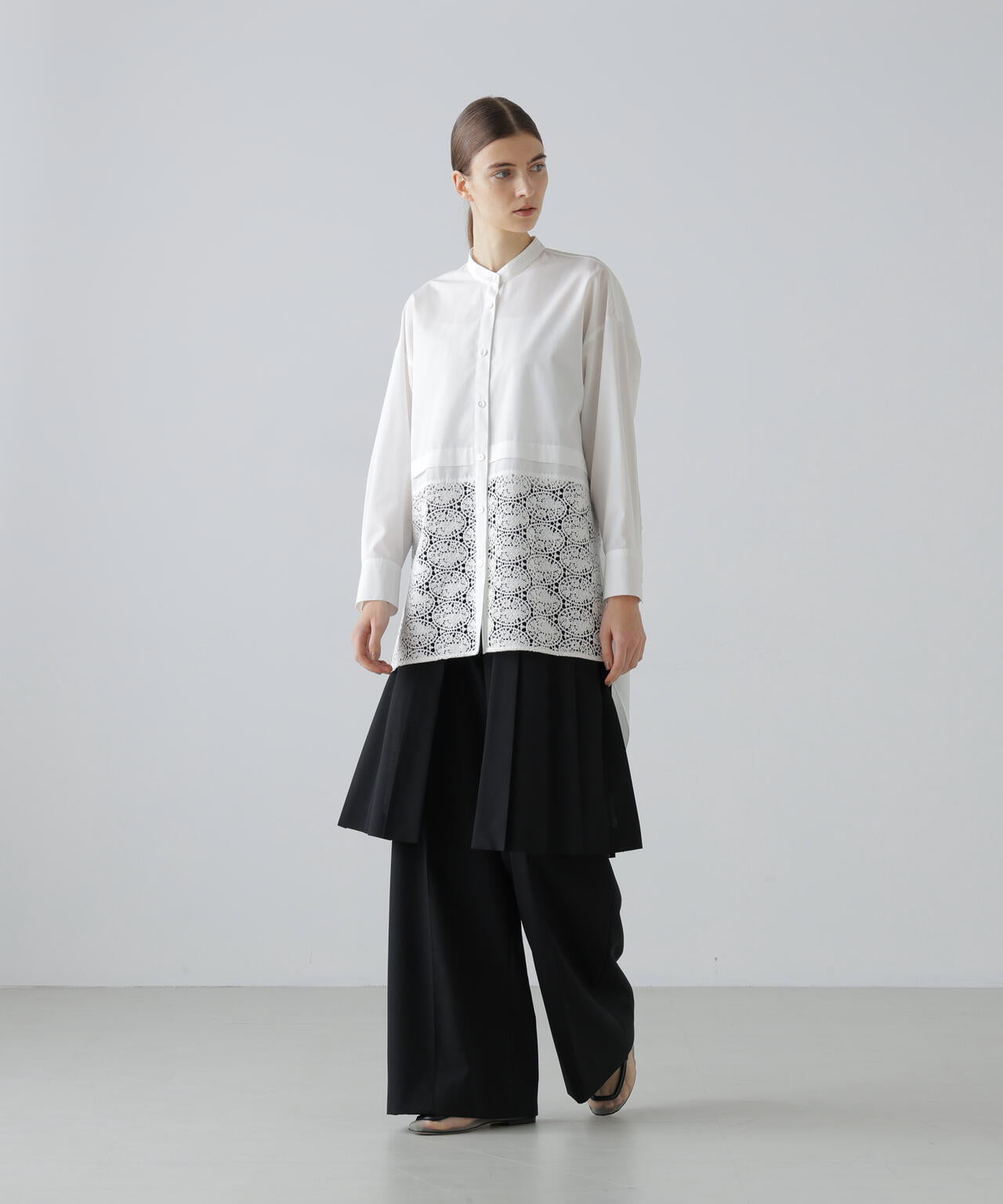 レーシーヘムブラウス