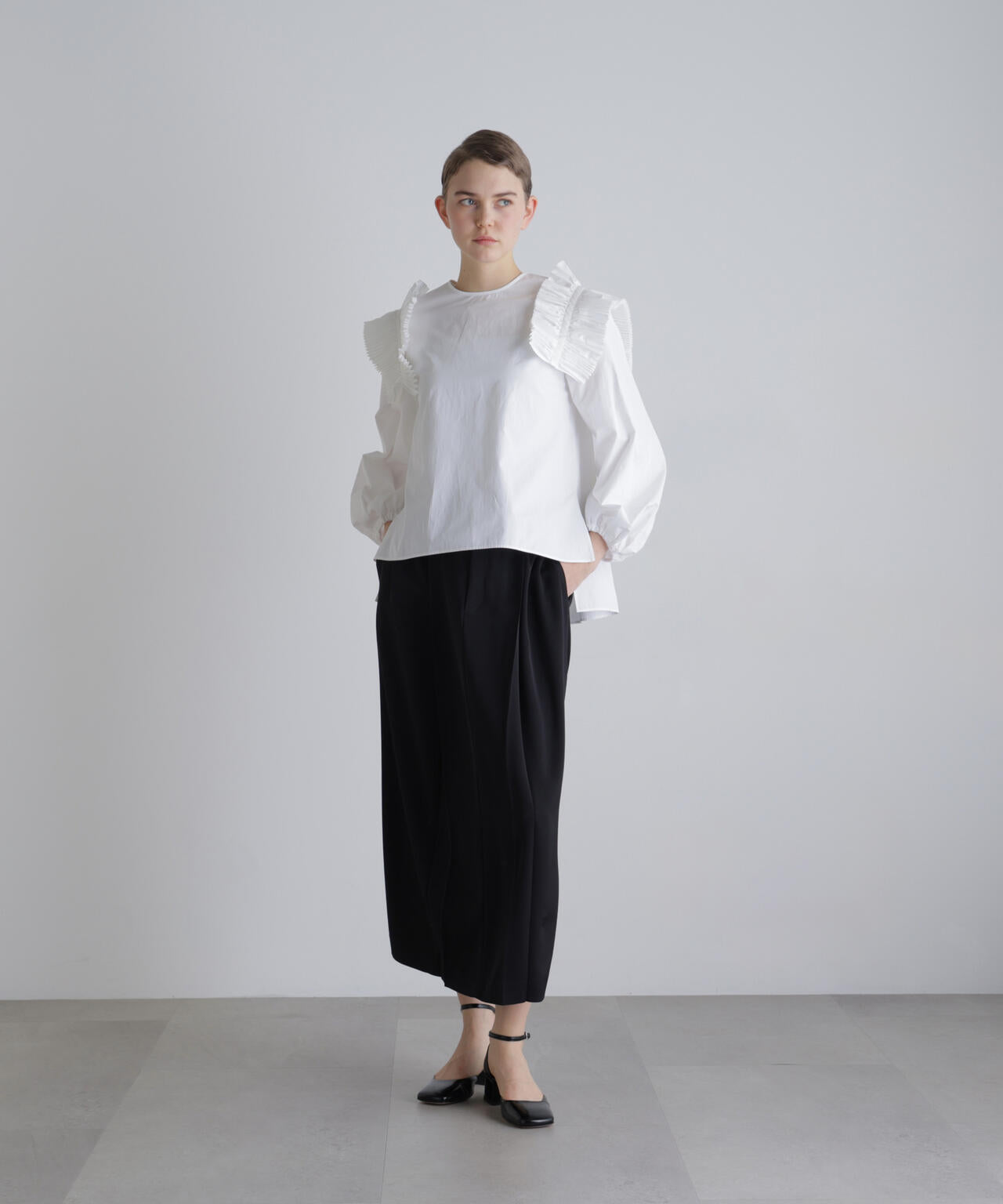 クレストプリーツタイプライターブラウス | ADORE（アドーア