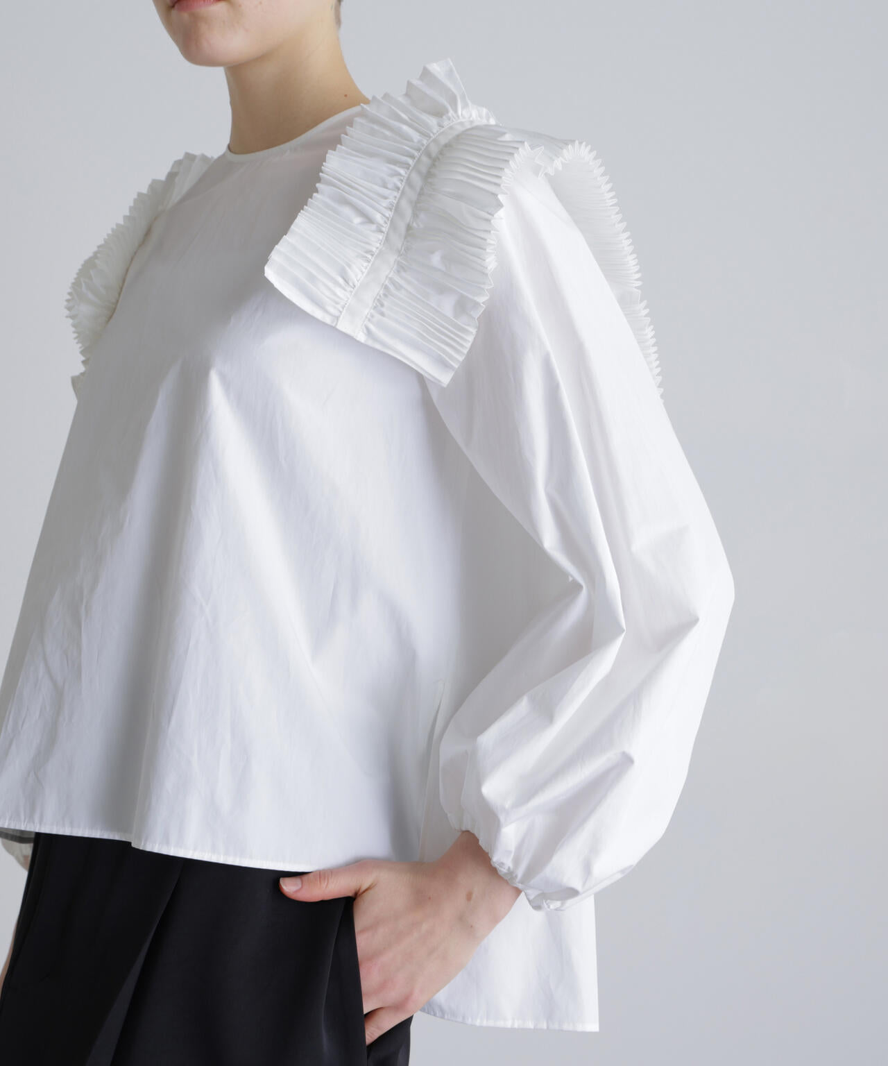 クレストプリーツタイプライターブラウス | ADORE（アドーア