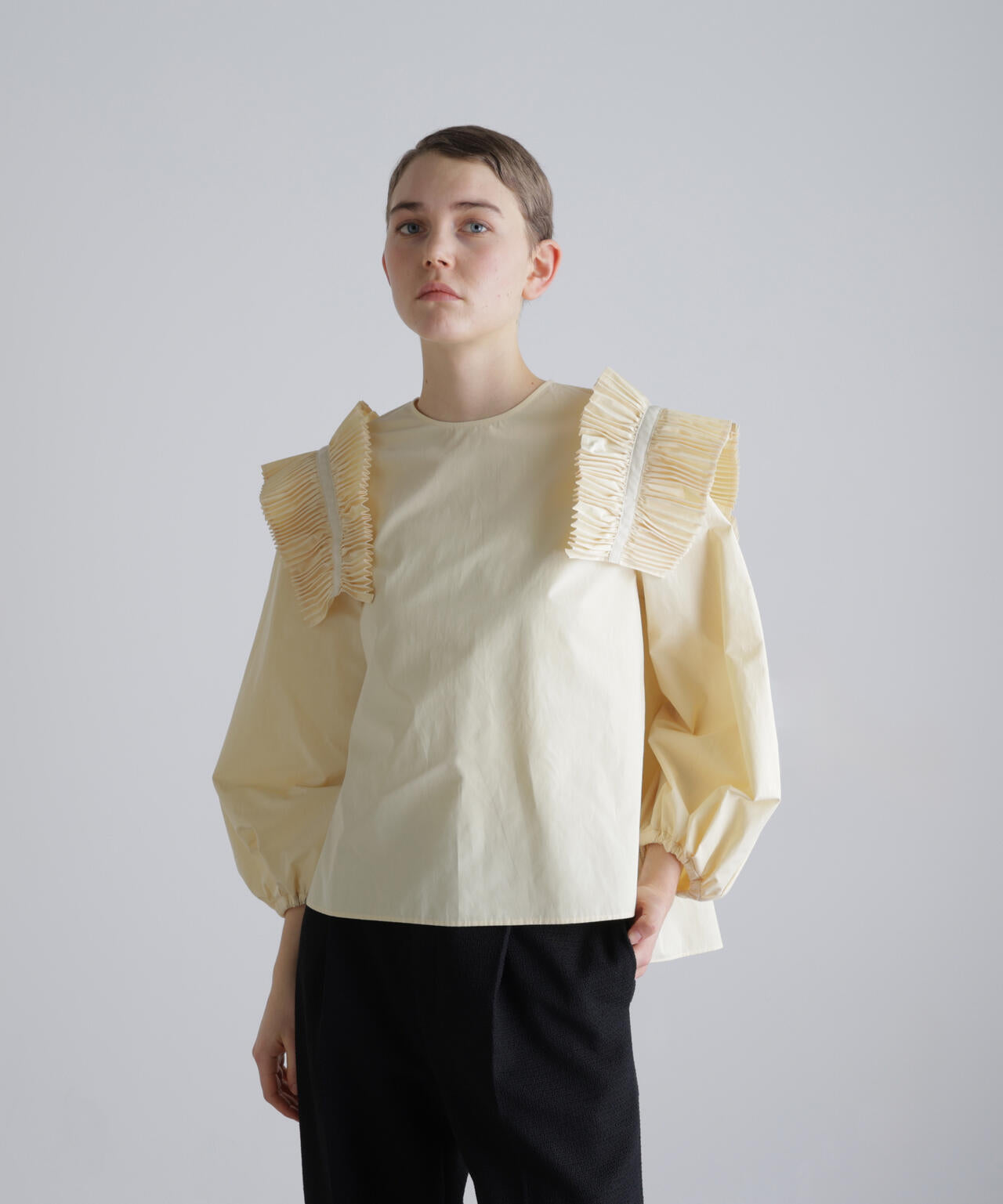 クレストプリーツタイプライターブラウス | ADORE（アドーア